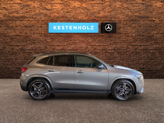 MERCEDES-BENZ GLA 250 4Matic 8G-DCT-showroom-element-2