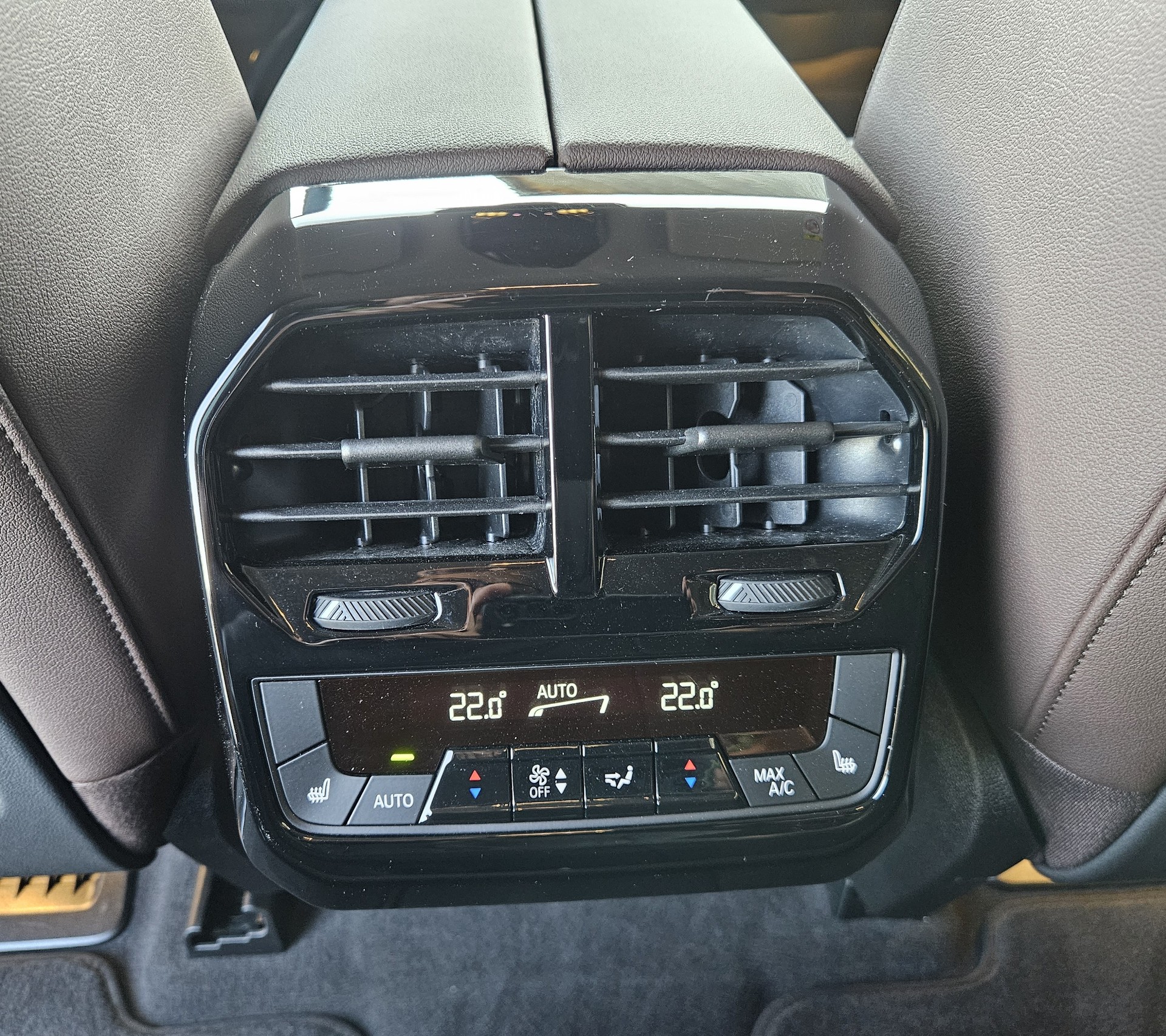 BMW iX xDrive40 mit Werksgarantie und 10 Jahren Gratisservice.-image-22