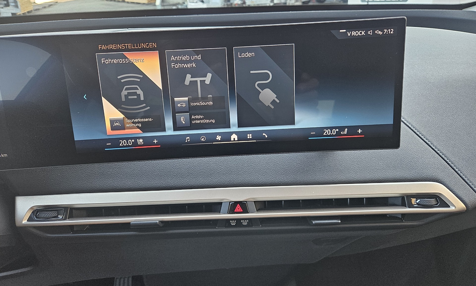 BMW iX xDrive40 mit Werksgarantie und 10 Jahren Gratisservice.-image-19