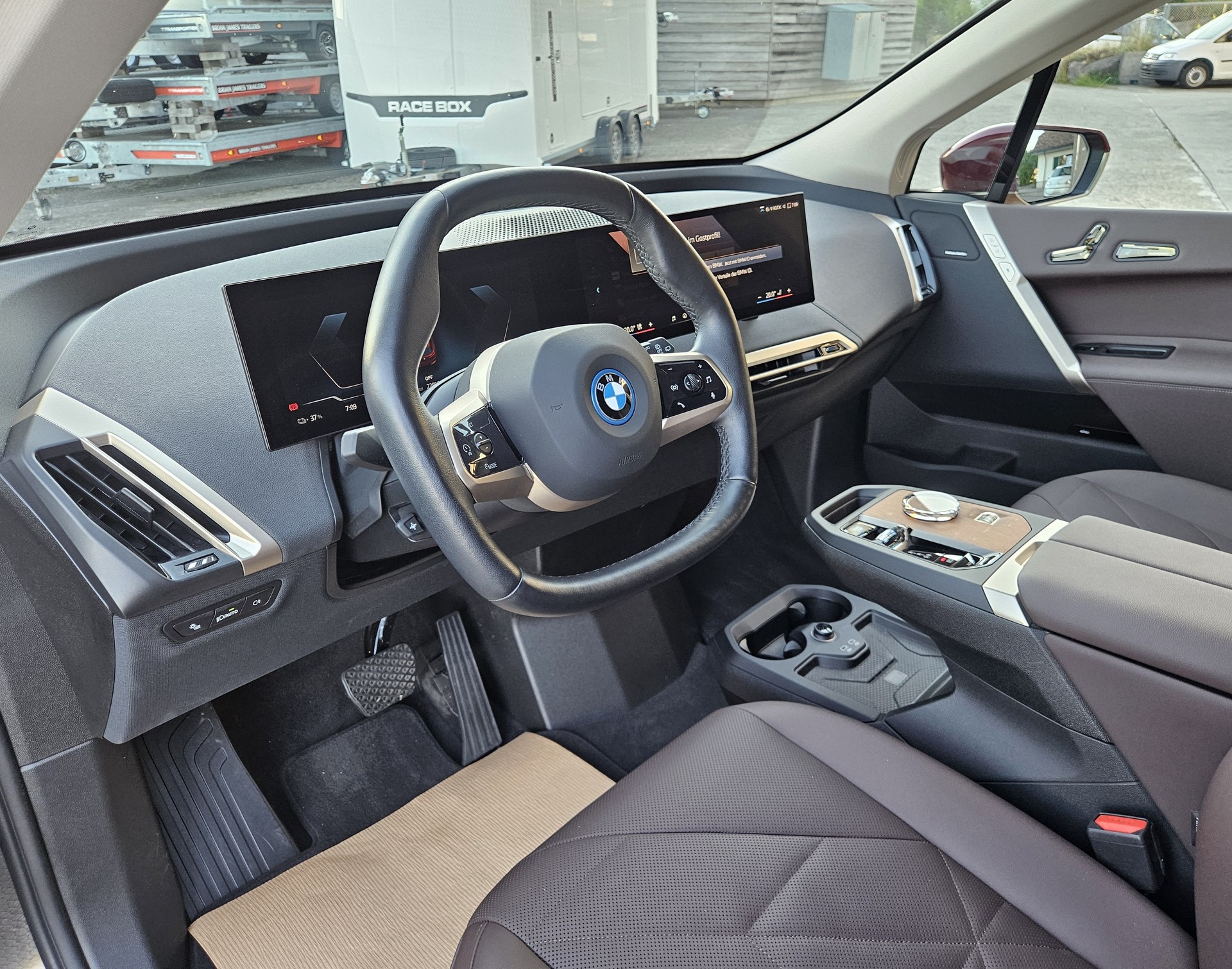 BMW iX xDrive40 mit Werksgarantie und 10 Jahren Gratisservice.-image-9