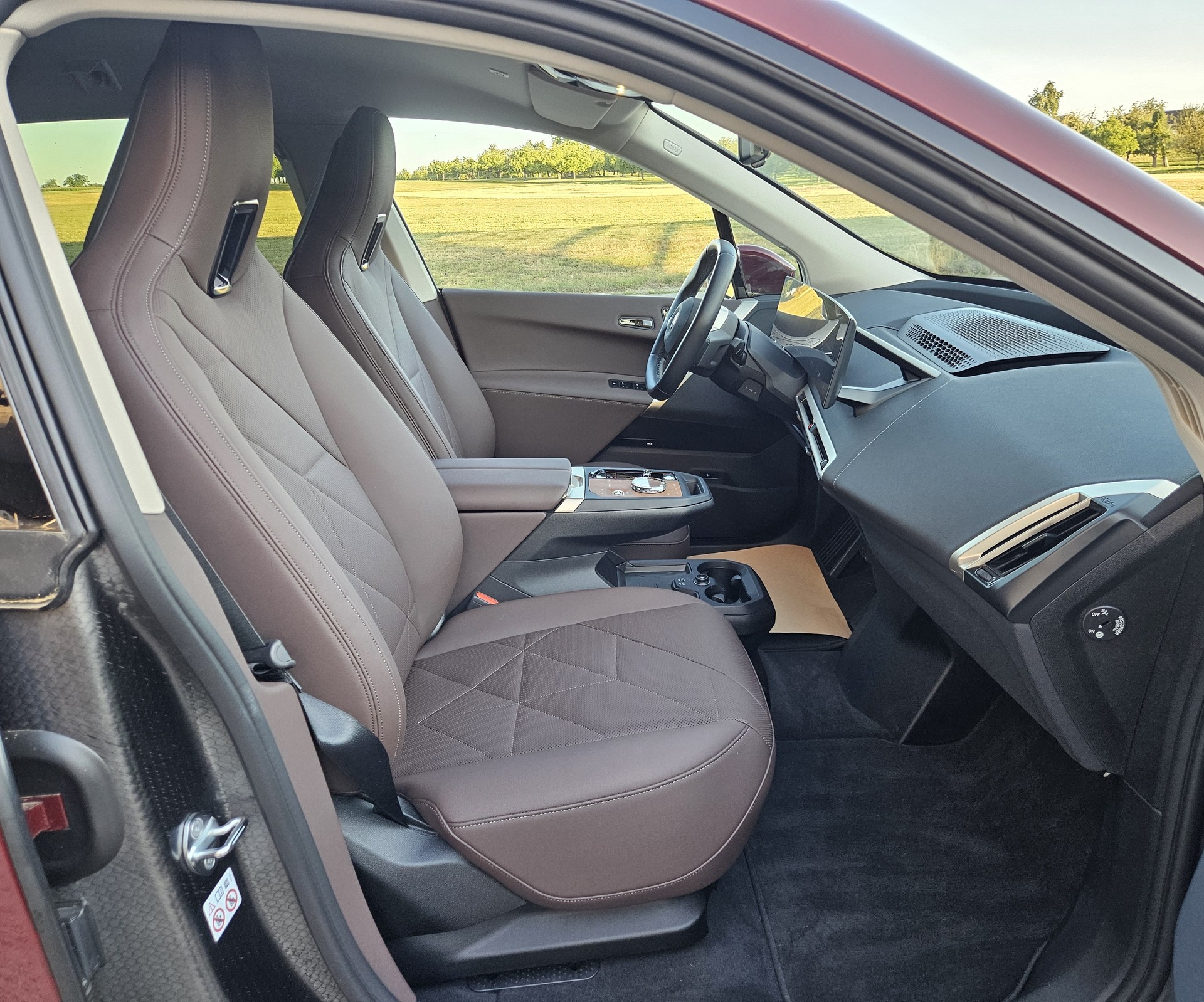 BMW iX xDrive40 mit Werksgarantie und 10 Jahren Gratisservice.-image-11