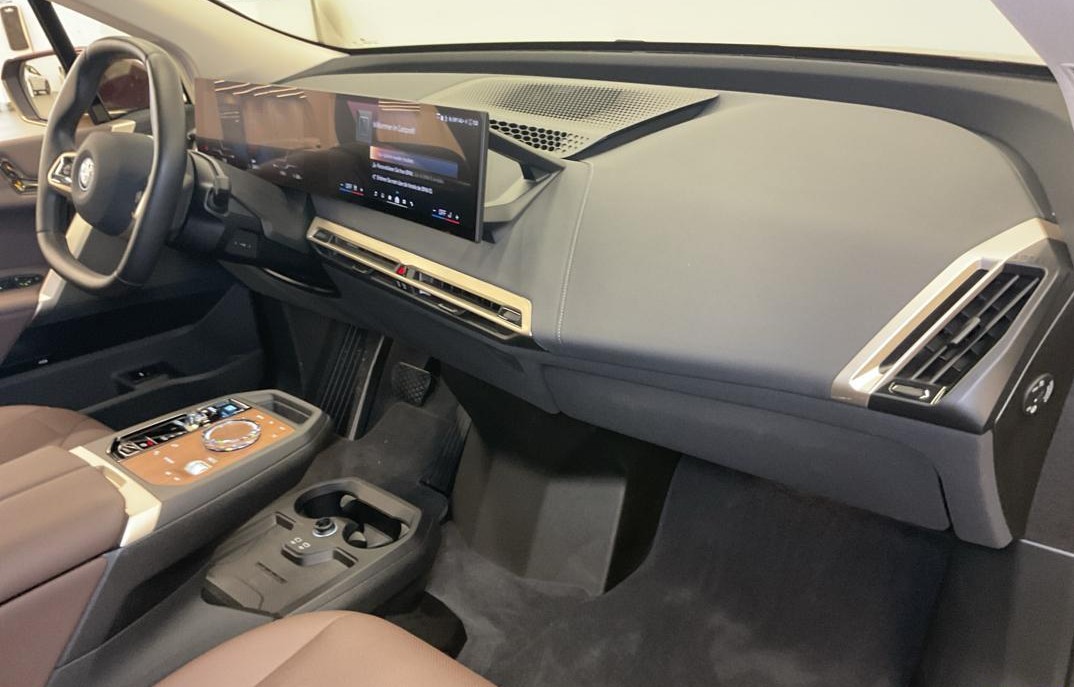 BMW iX xDrive40-image-5