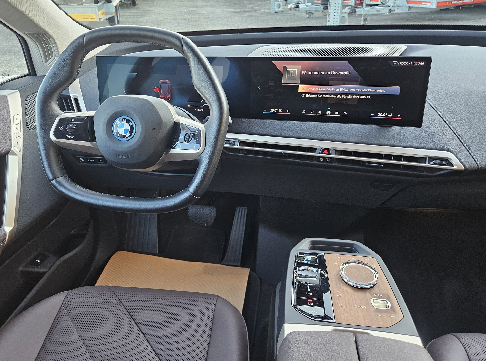 BMW iX xDrive40 mit Werksgarantie und 10 Jahren Gratisservice.-image-12