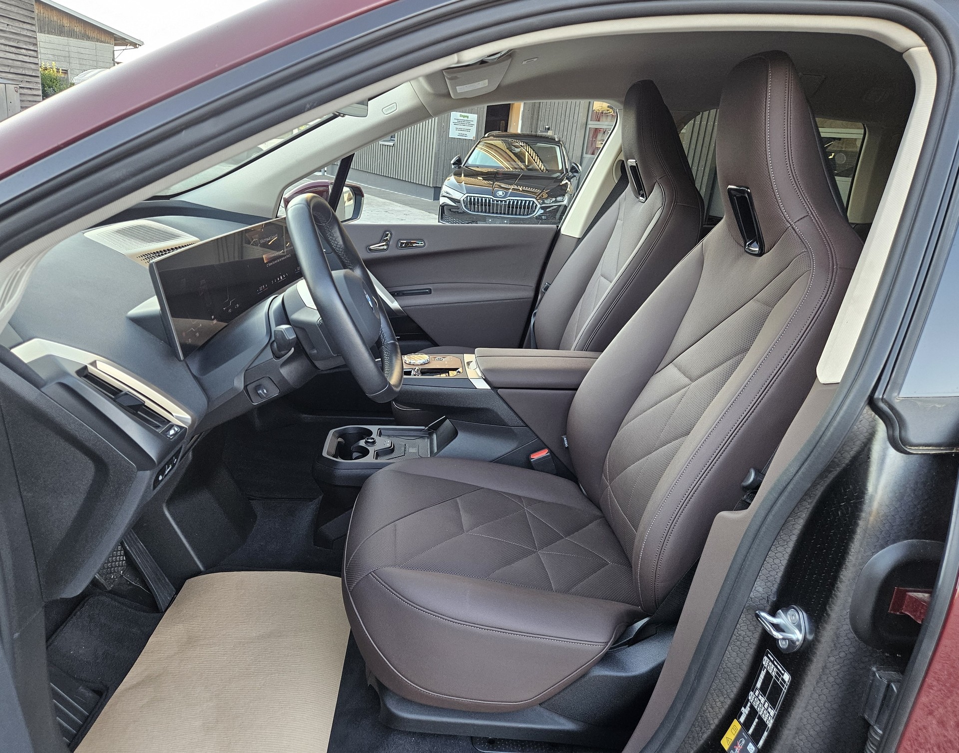 BMW iX xDrive40 mit Werksgarantie und 10 Jahren Gratisservice.-image-8