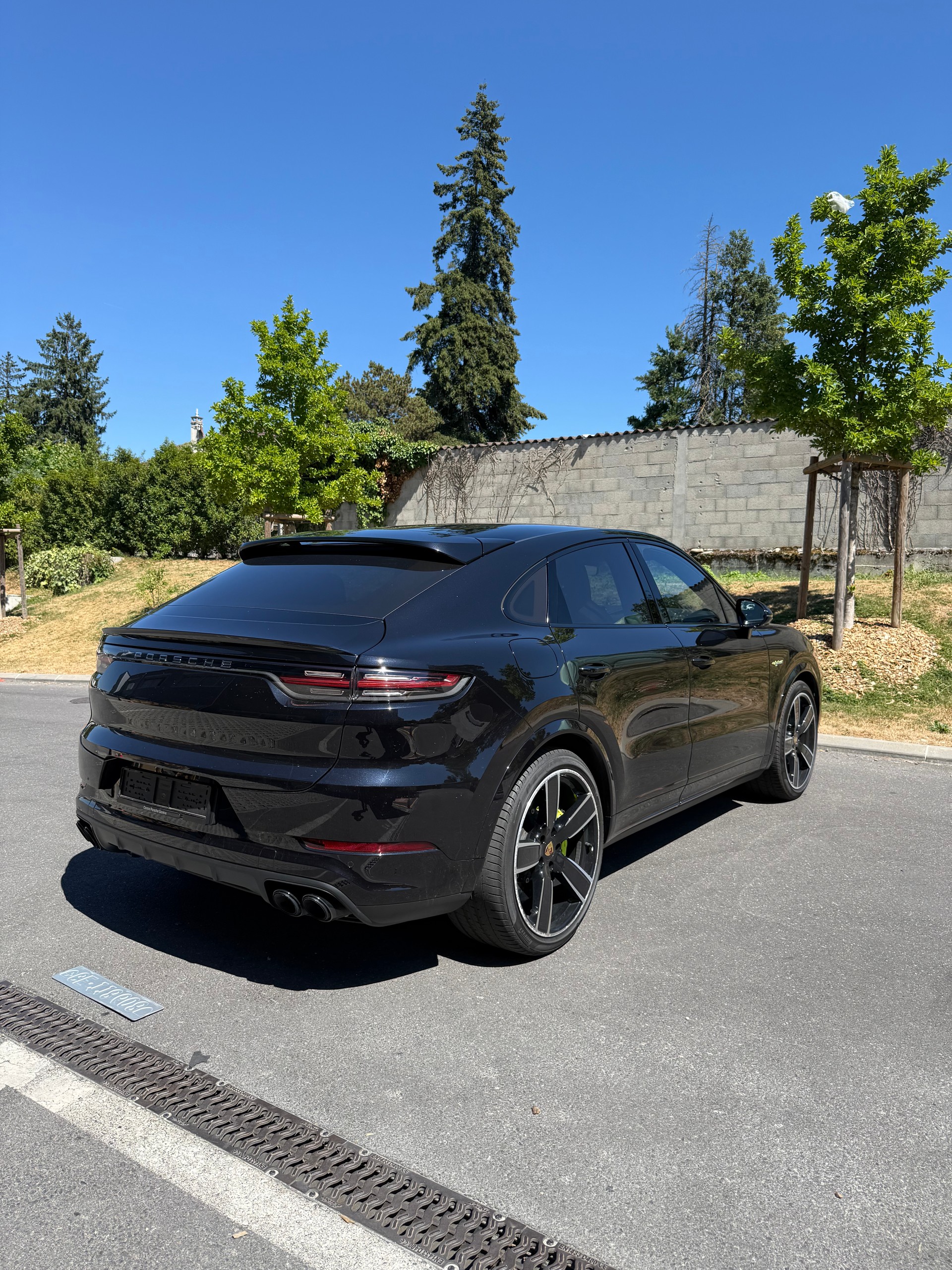 PORSCHE Cayenne Turbo Coupé S E-Hybrid-image-3
