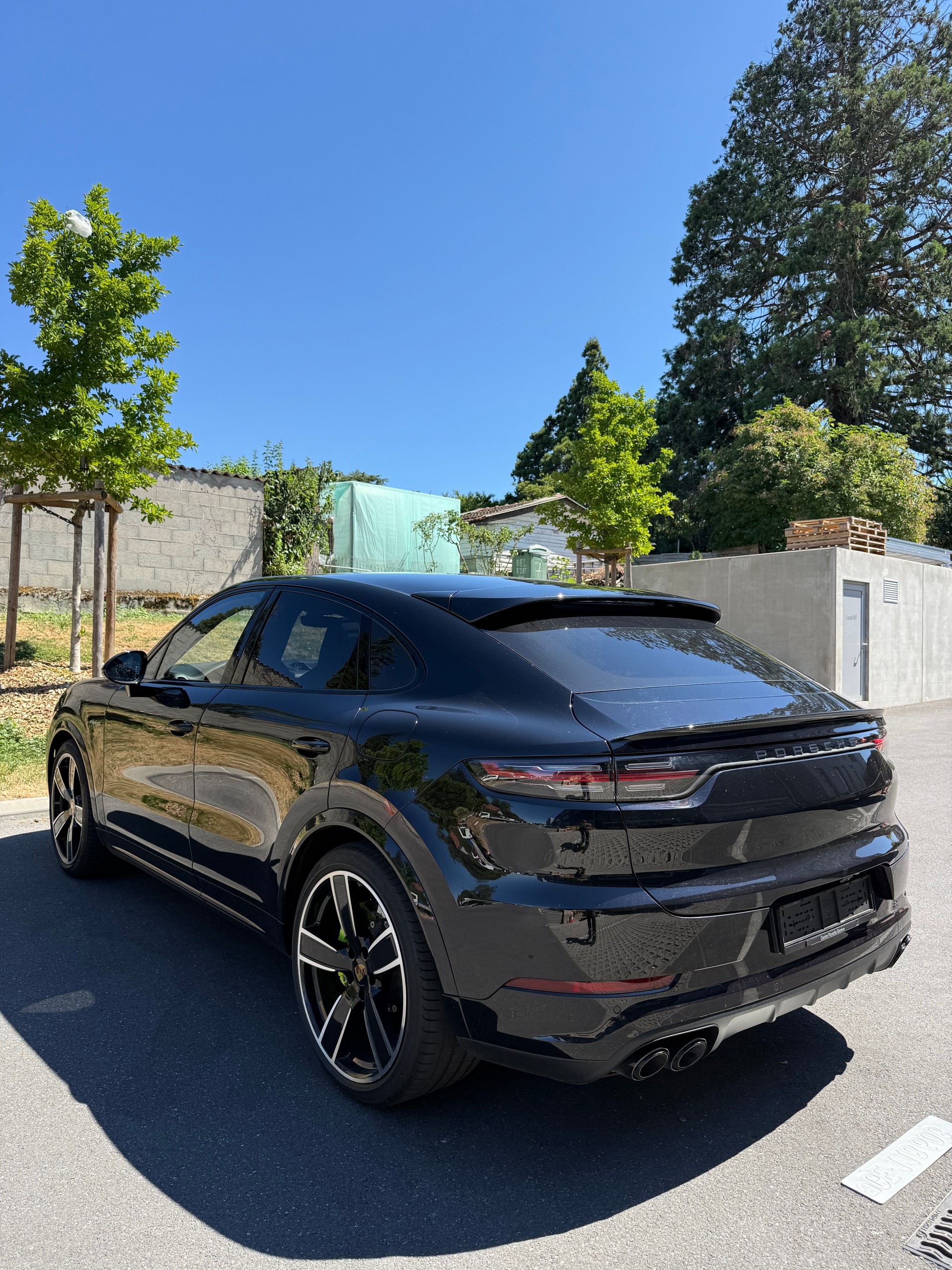 PORSCHE Cayenne Turbo Coupé S E-Hybrid-image-4