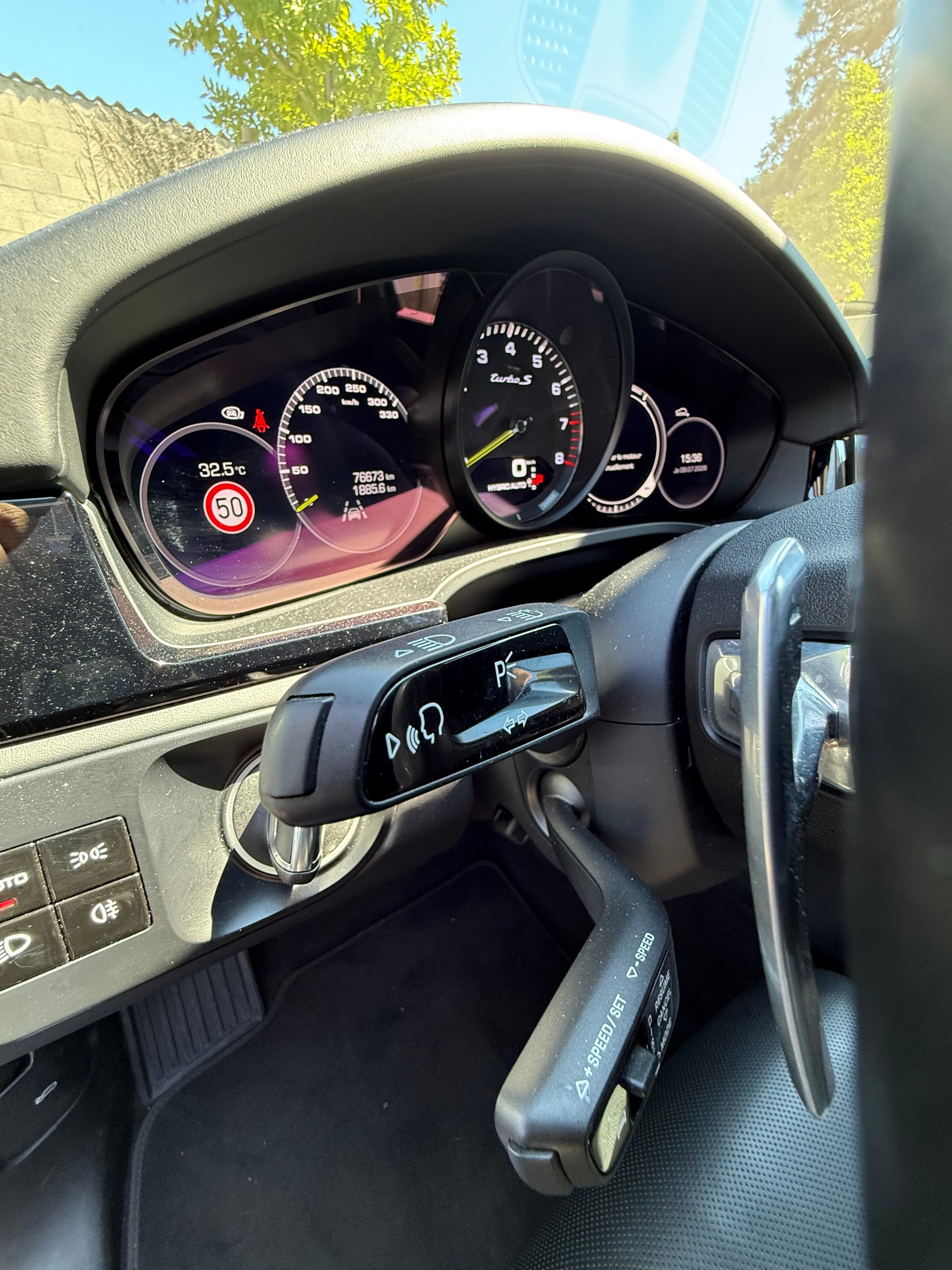 PORSCHE Cayenne Turbo Coupé S E-Hybrid-image-11