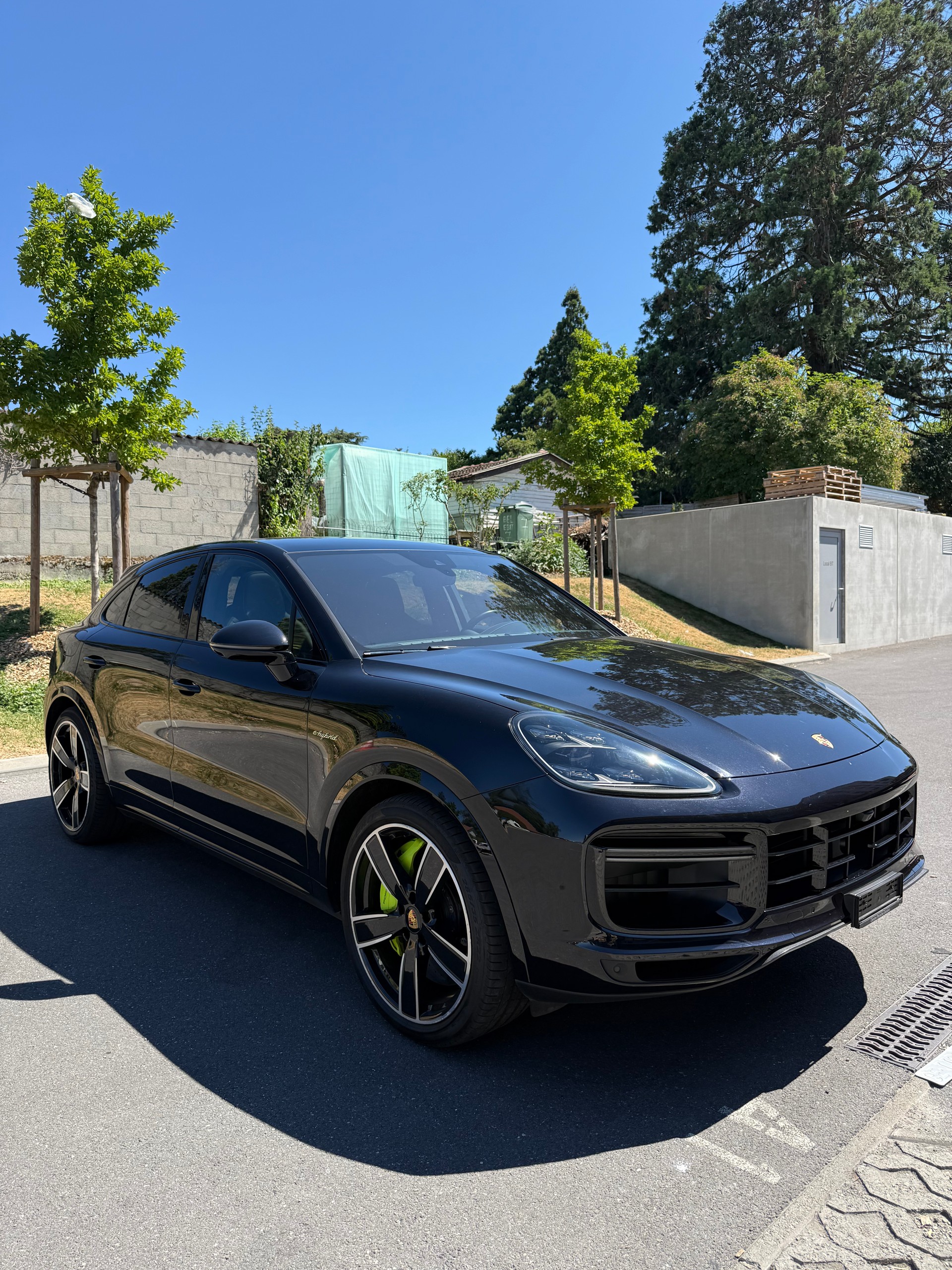 PORSCHE Cayenne Turbo Coupé S E-Hybrid-image-2