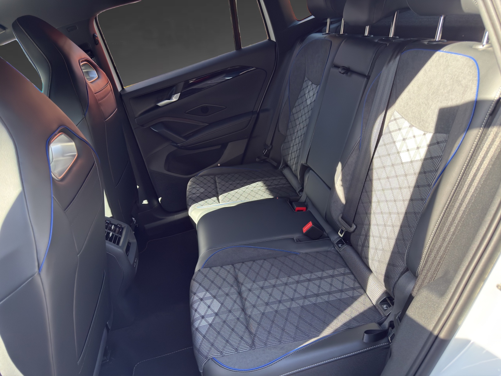 VW Tiguan 2.0 TSI DSG R-Line Plus 4Motion-image-6