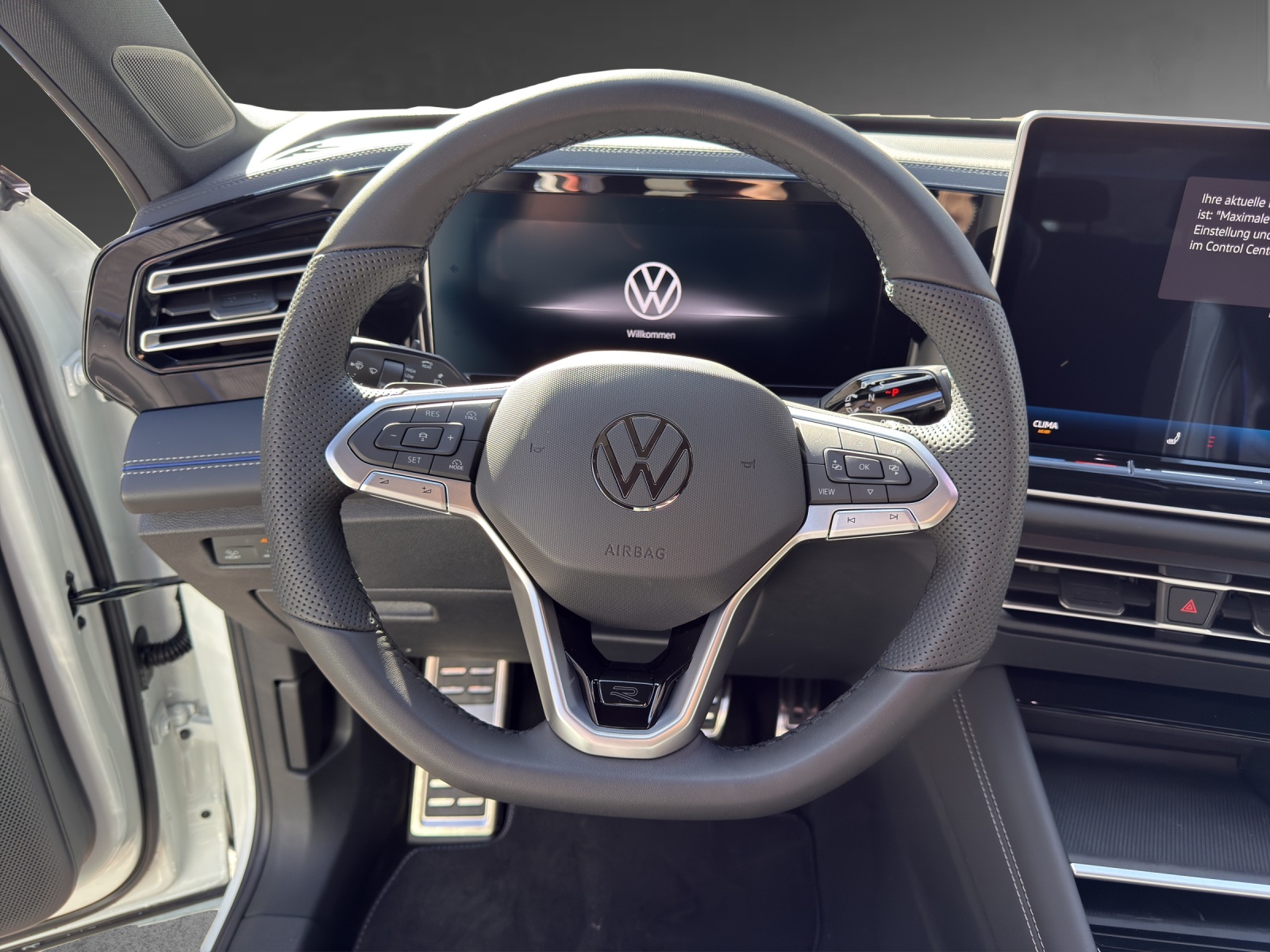 VW Tiguan 2.0 TSI DSG R-Line Plus 4Motion-image-8