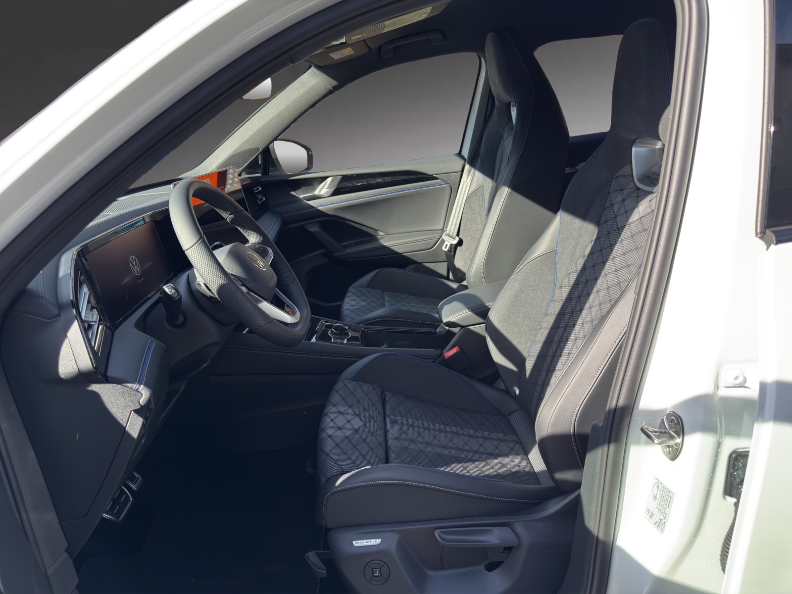 VW Tiguan 2.0 TSI DSG R-Line Plus 4Motion-image-5