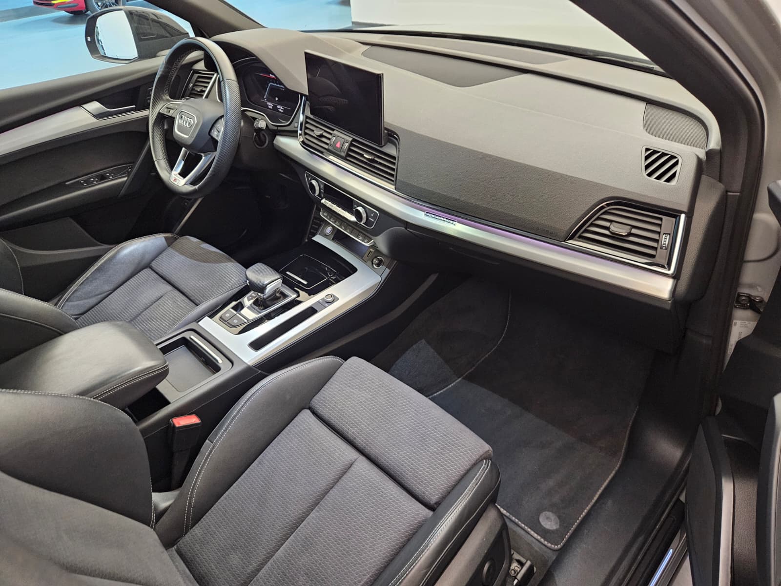 AUDI Q5 Sportback 45 TFSI S line quattro S-tronic-image-11