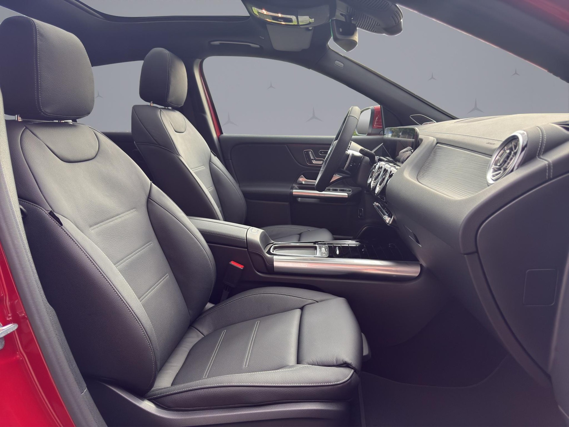 MERCEDES-BENZ EQA 300 Excellence AMG Line 4matic-image-16