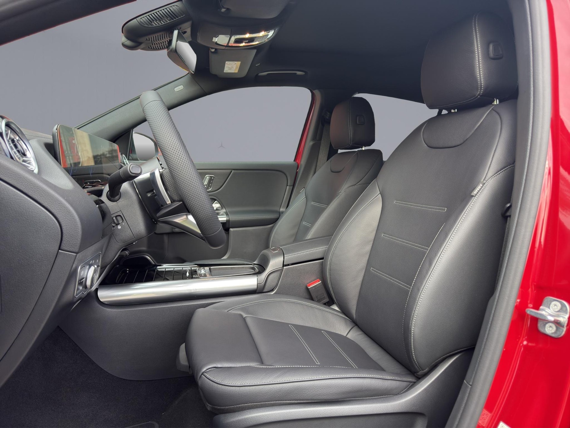 MERCEDES-BENZ EQA 300 Excellence AMG Line 4matic-image-9