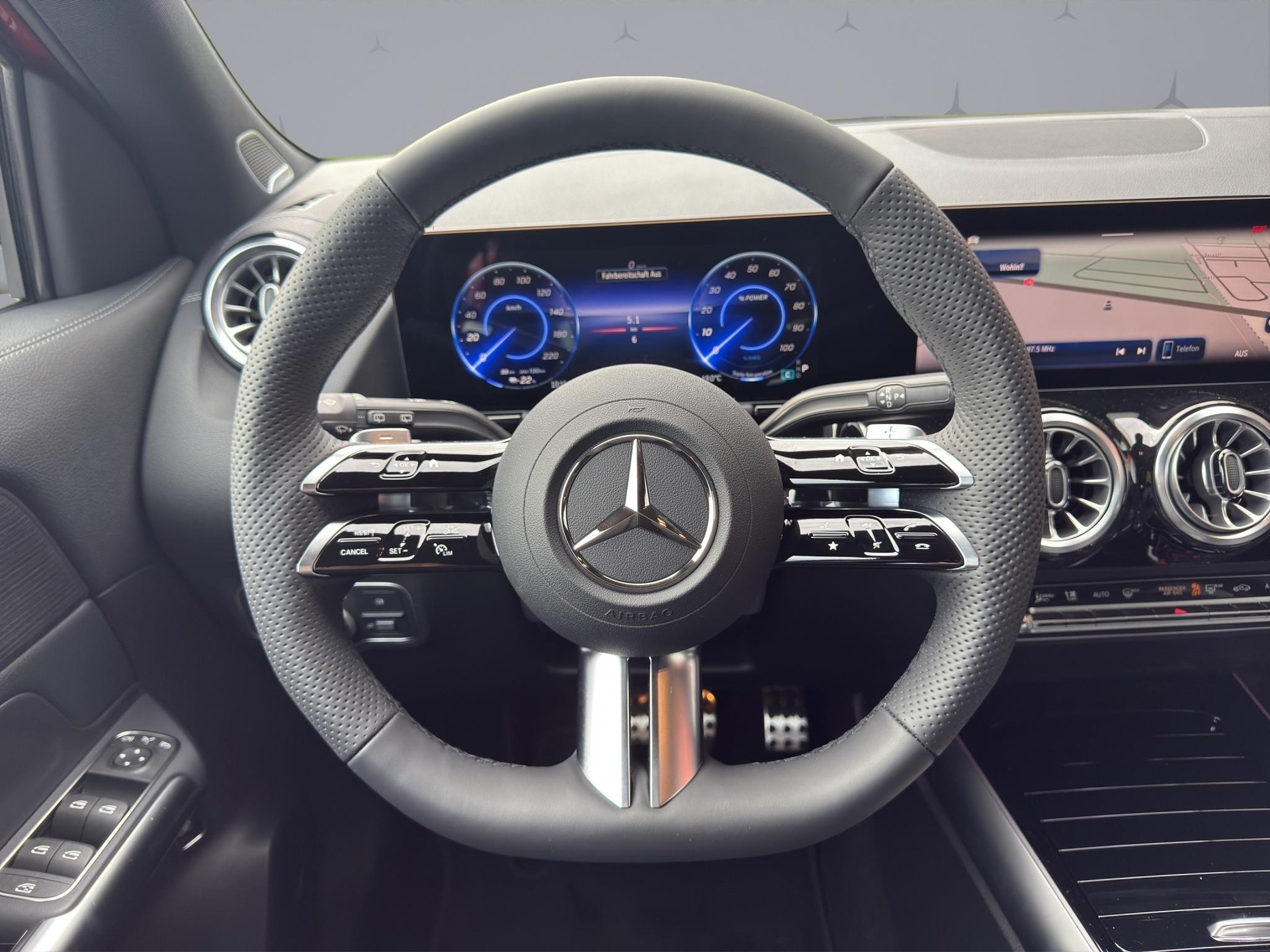 MERCEDES-BENZ EQA 300 Excellence AMG Line 4matic-image-11