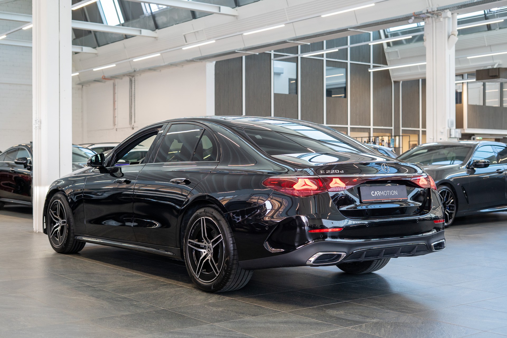 MERCEDES-BENZ E 220 d AMG Line / MBUX Superscreen / Burmester / El. Sitze-showroom-element-3