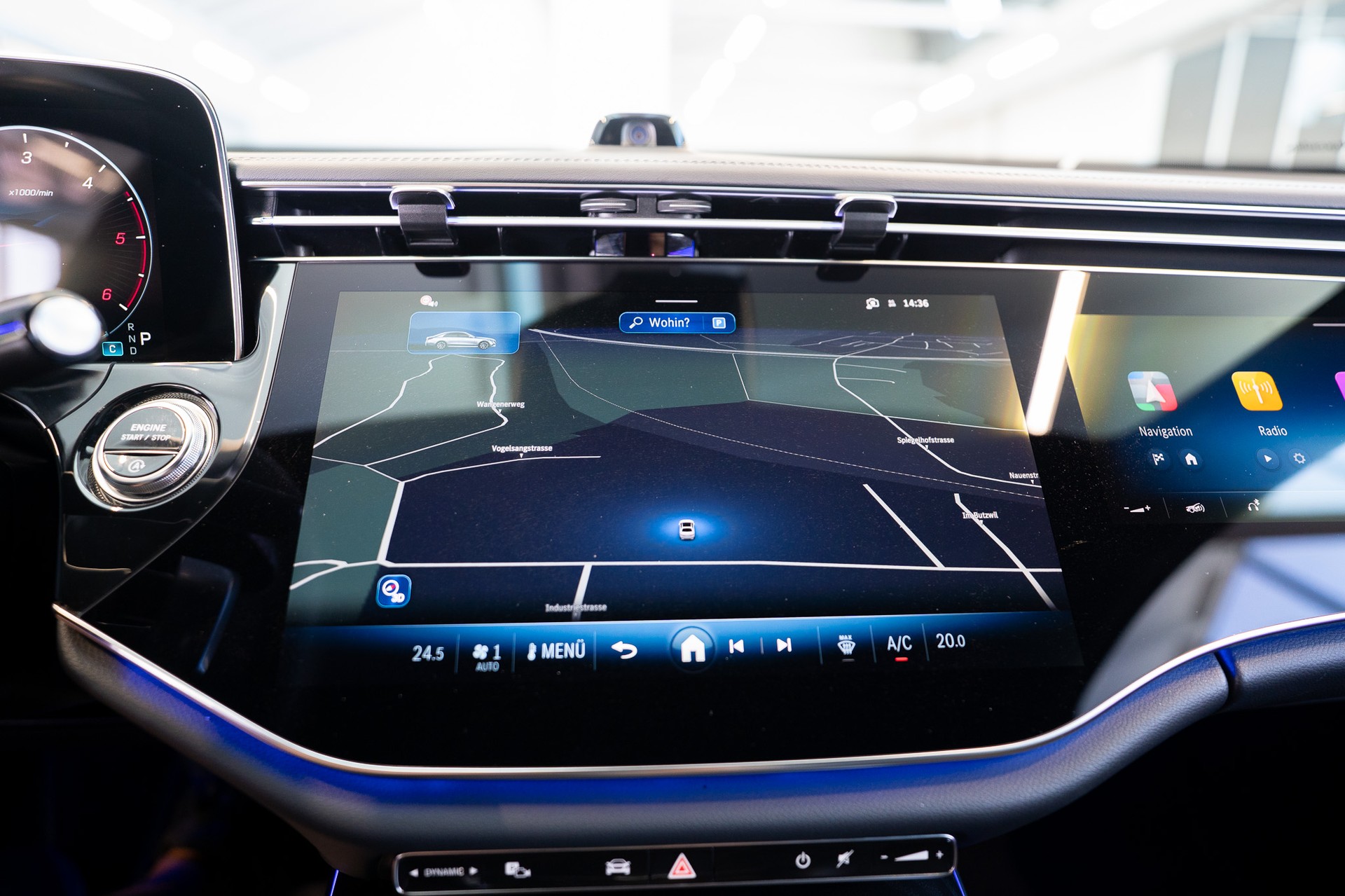 MERCEDES-BENZ E 220 d AMG Line / MBUX Superscreen / Burmester / El. Sitze-image-17