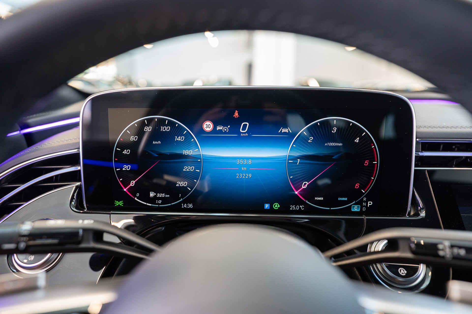 MERCEDES-BENZ E 220 d AMG Line / MBUX Superscreen / Burmester / El. Sitze-image-20