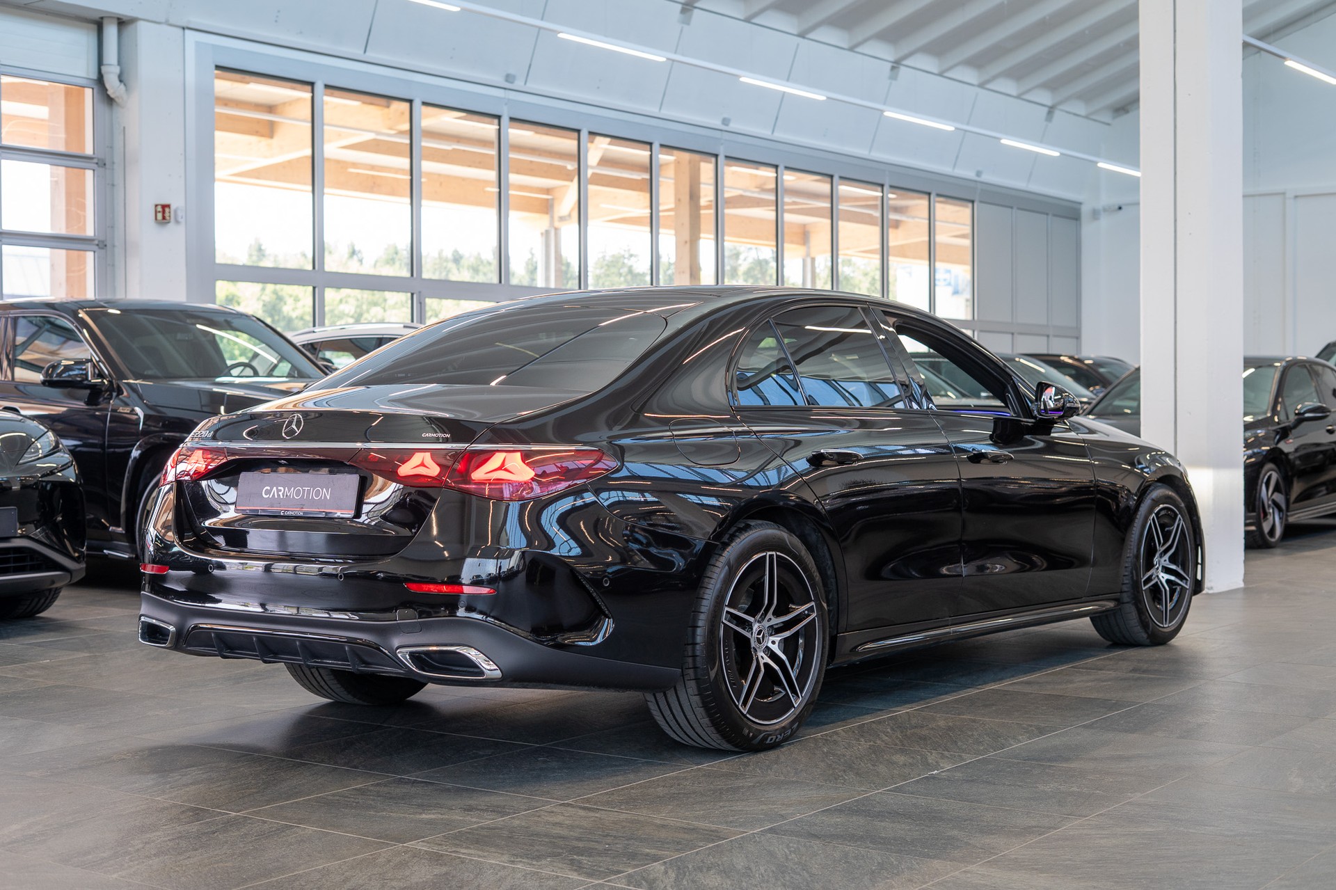 MERCEDES-BENZ E 220 d AMG Line / MBUX Superscreen / Burmester / El. Sitze-image-6