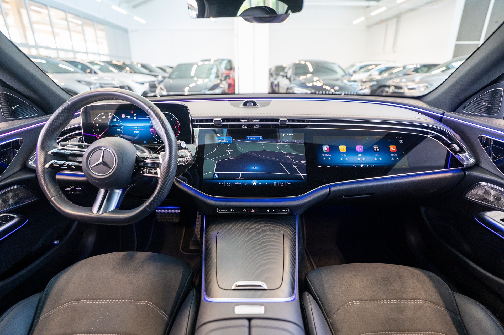 MERCEDES-BENZ E 220 d AMG Line / MBUX Superscreen / Burmester / El. Sitze-image-15