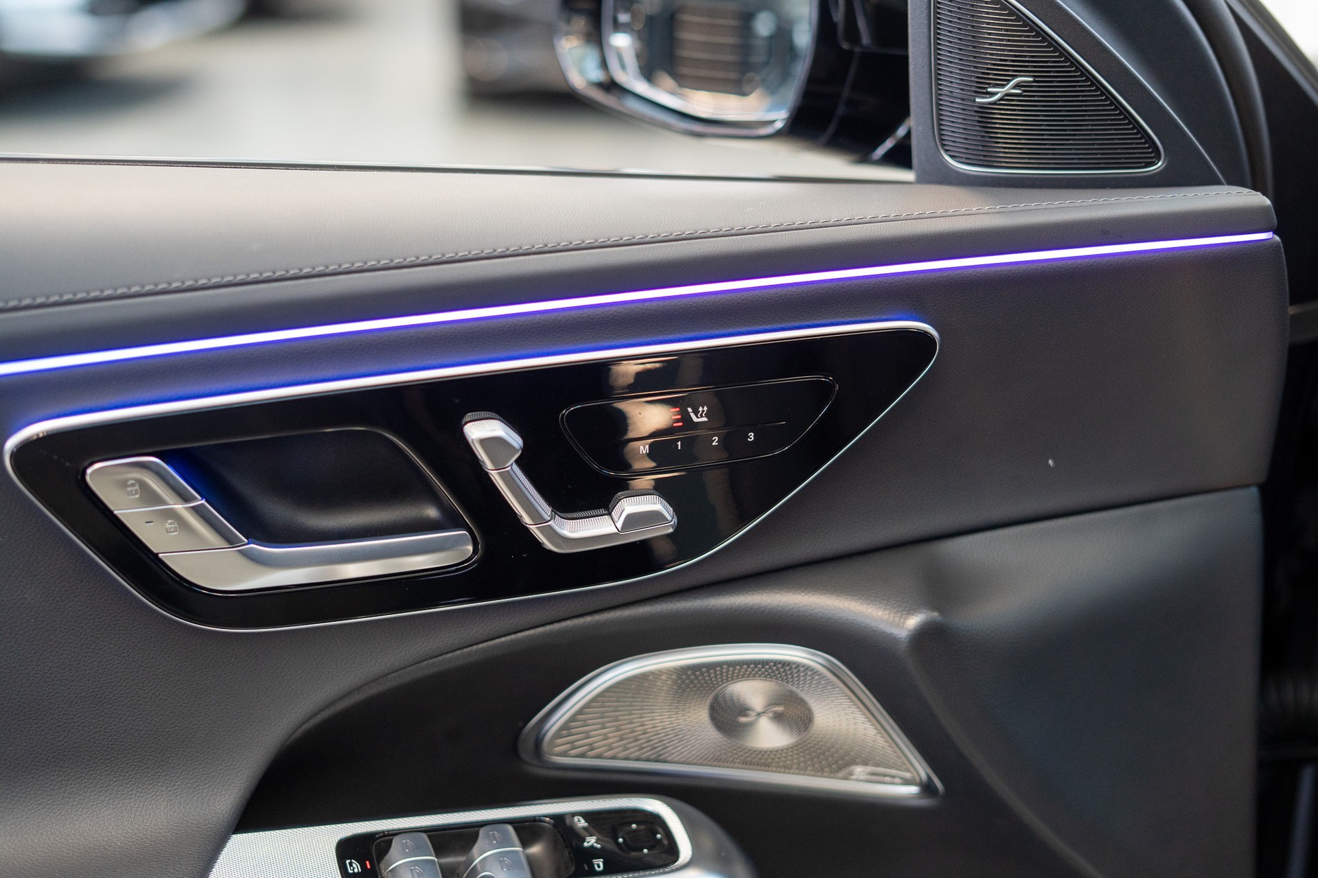 MERCEDES-BENZ E 220 d AMG Line / MBUX Superscreen / Burmester / El. Sitze-image-9