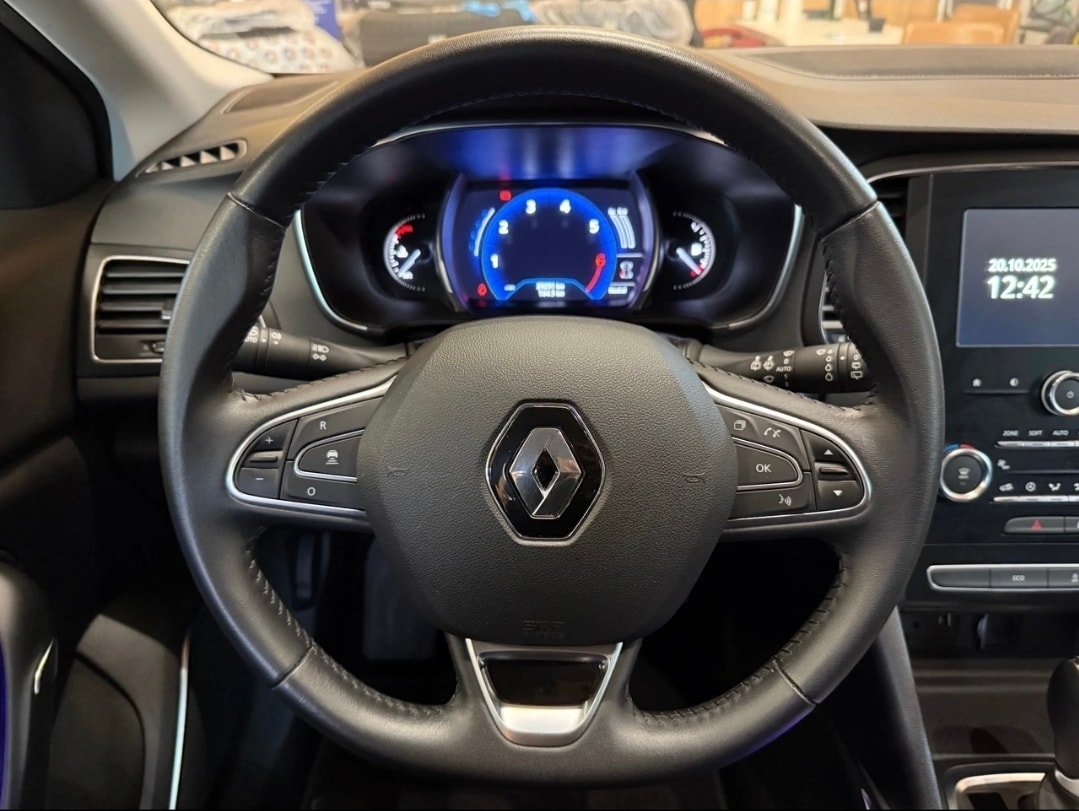 RENAULT Mégane 1.3 16V Turbo GT Line EDC-image-9