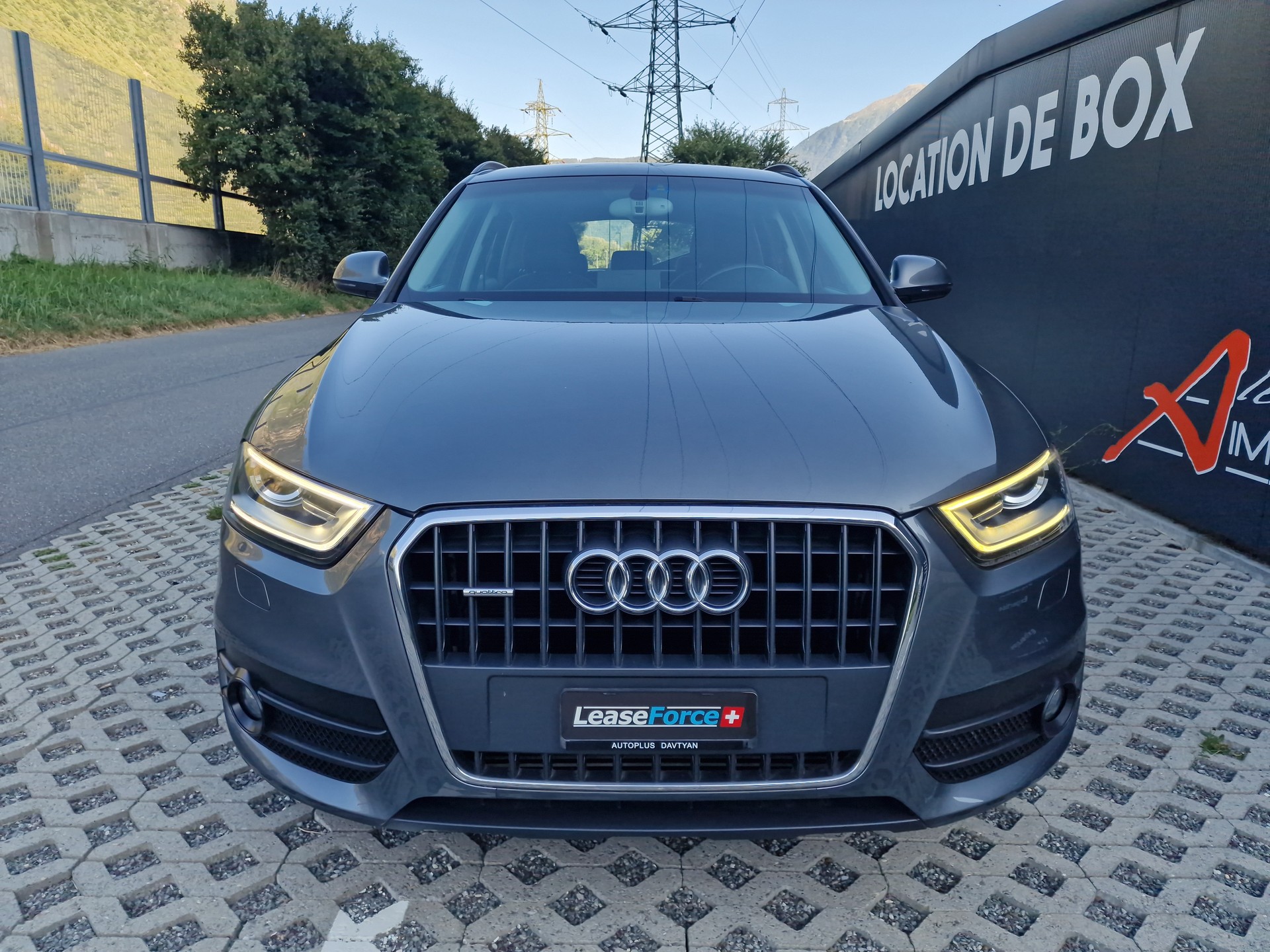 AUDI Q3 2.0 TFSI quattro S-tronic-image-0