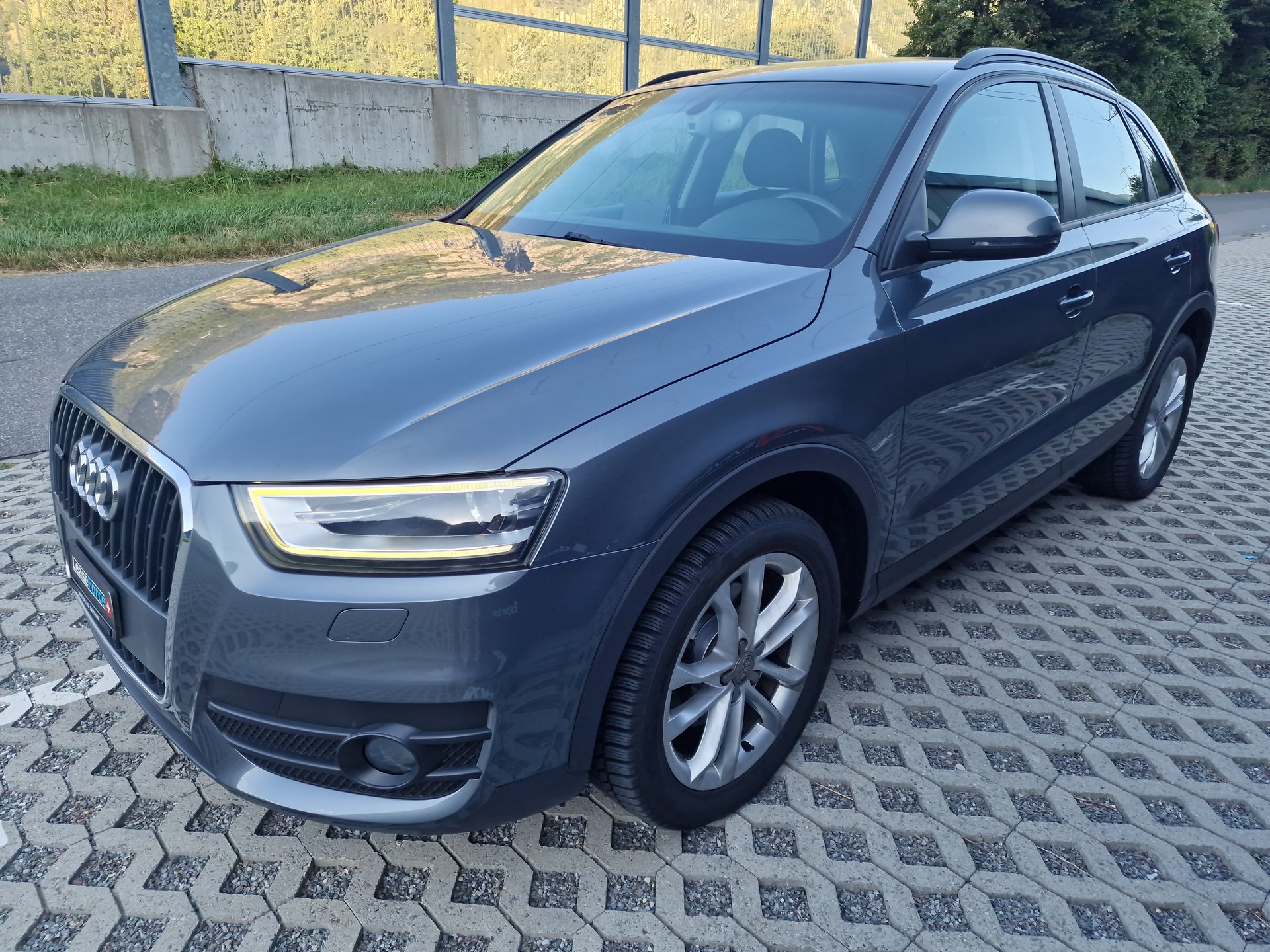AUDI Q3 2.0 TFSI quattro S-tronic-image-1