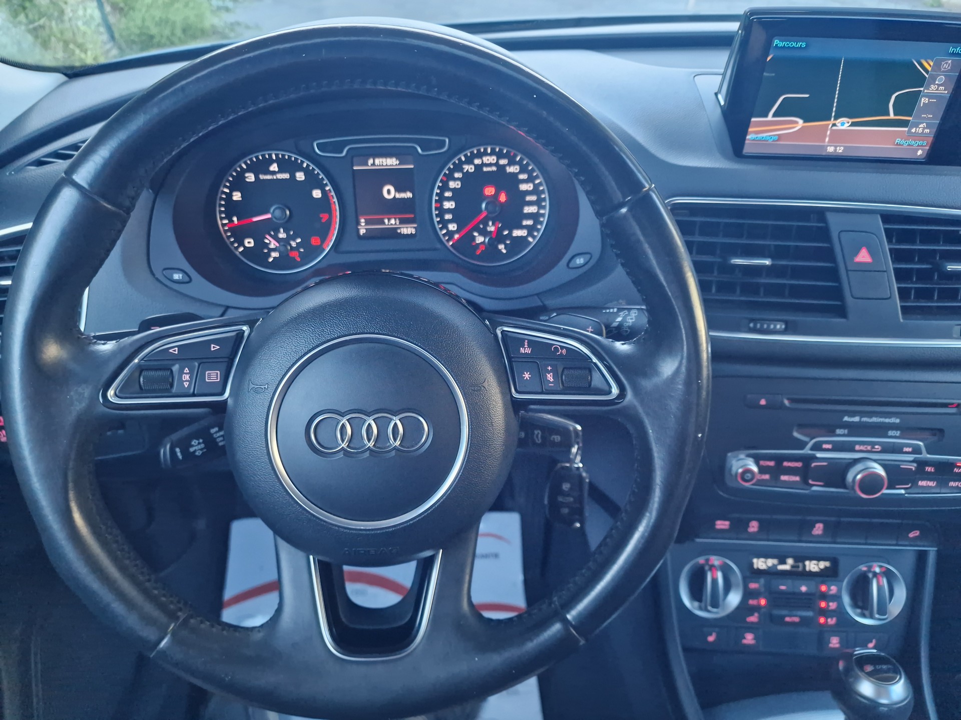 AUDI Q3 2.0 TFSI quattro S-tronic-image-9