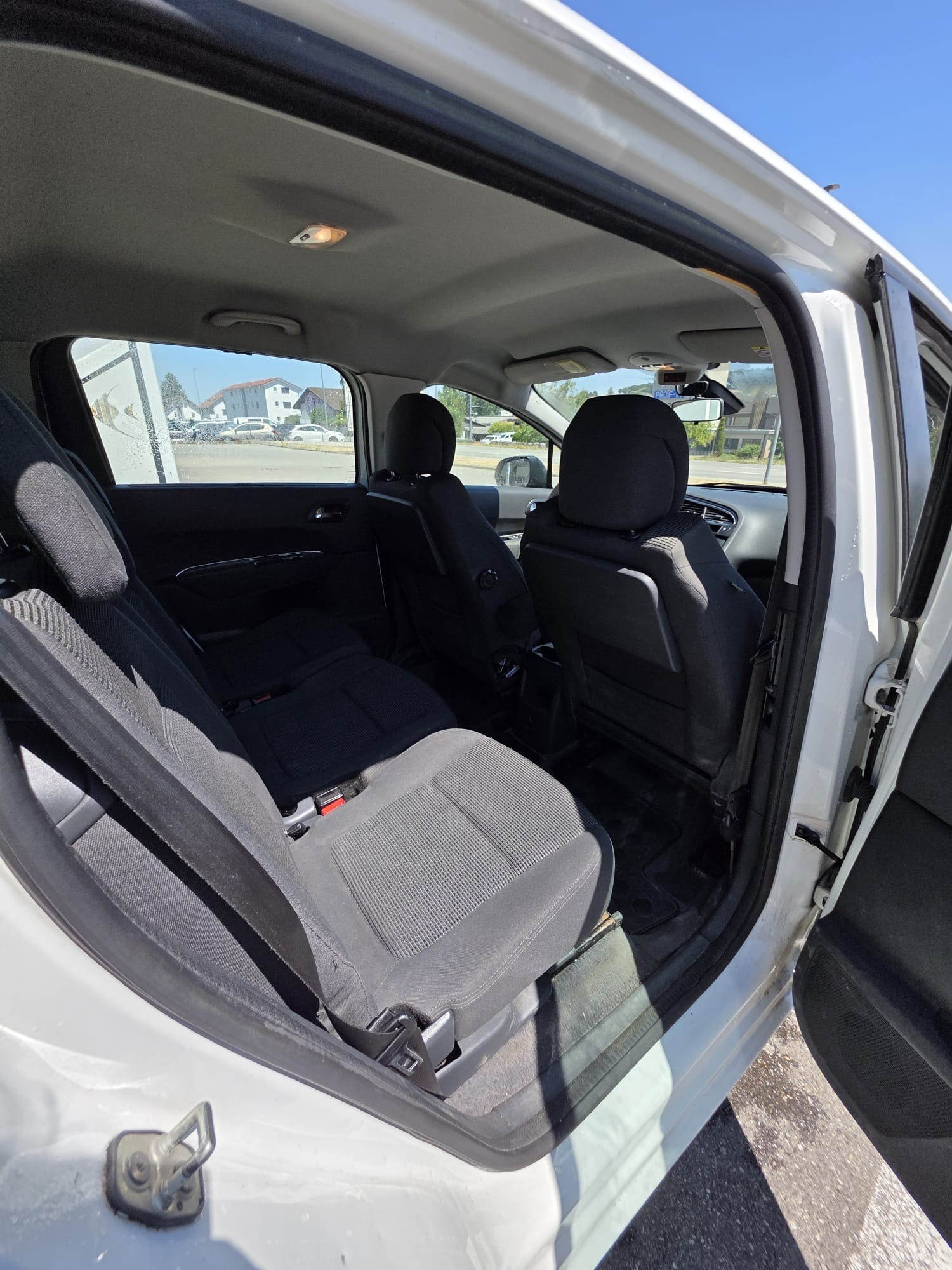 PEUGEOT 5008 2.0 HDI Allure Tiptronic-image-9