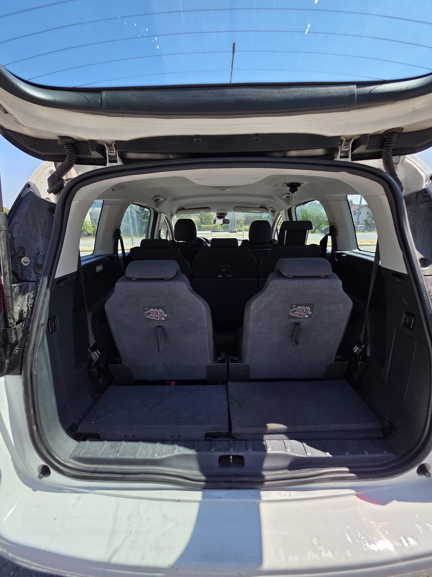 PEUGEOT 5008 2.0 HDI Allure Tiptronic-image-6