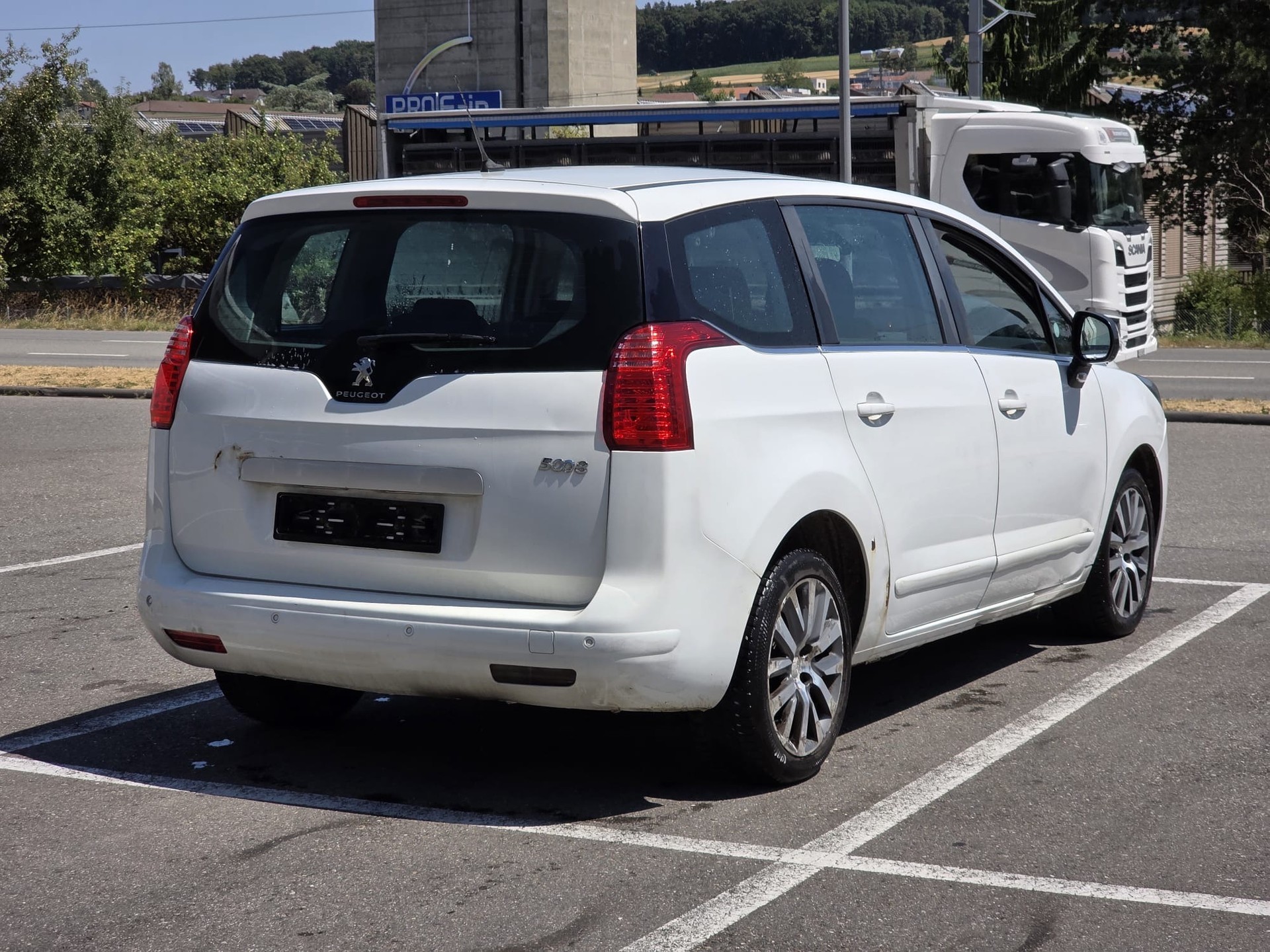 PEUGEOT 5008 2.0 HDI Allure Tiptronic-image-2
