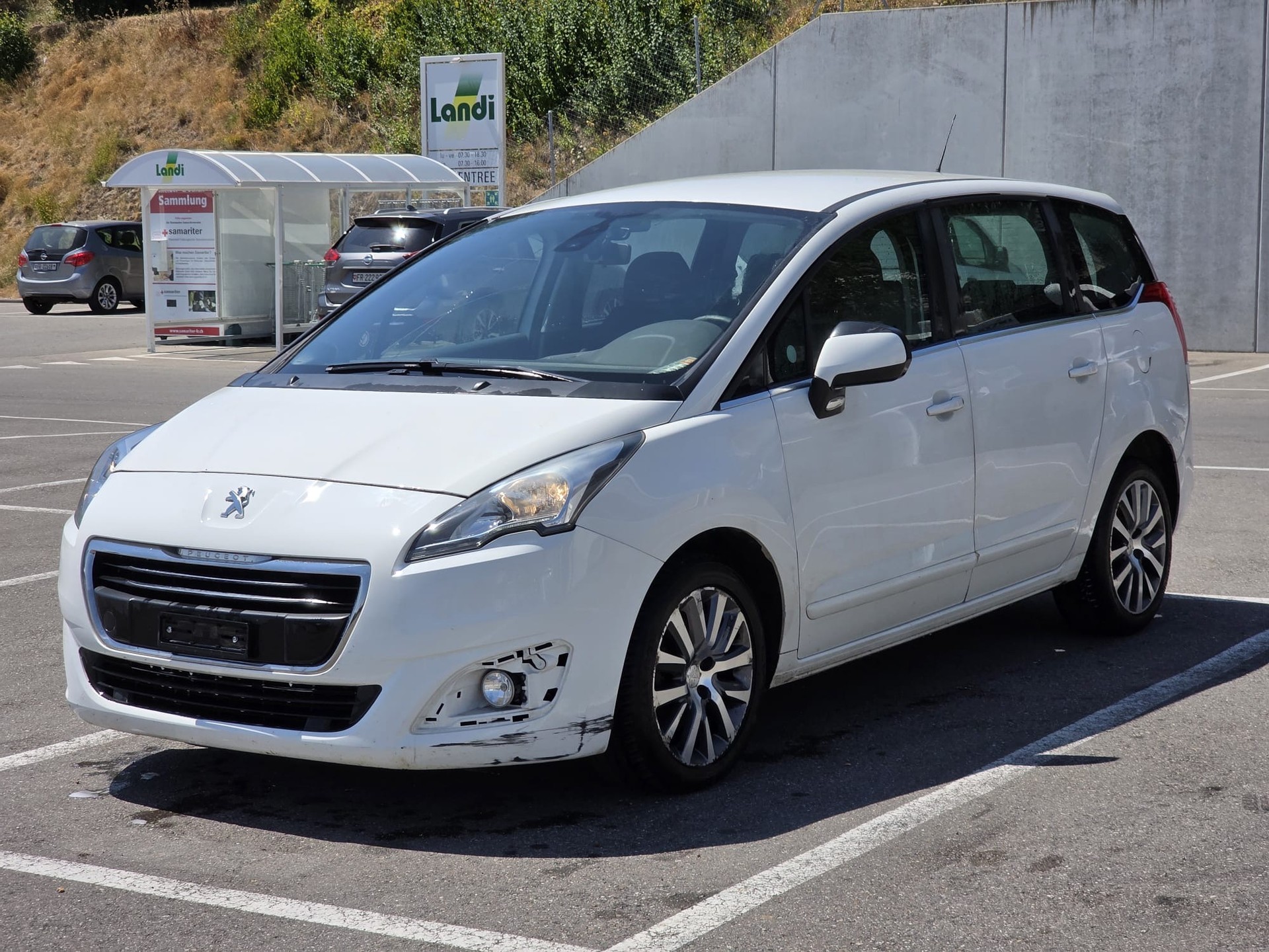 PEUGEOT 5008 2.0 HDI Allure Tiptronic-image-1