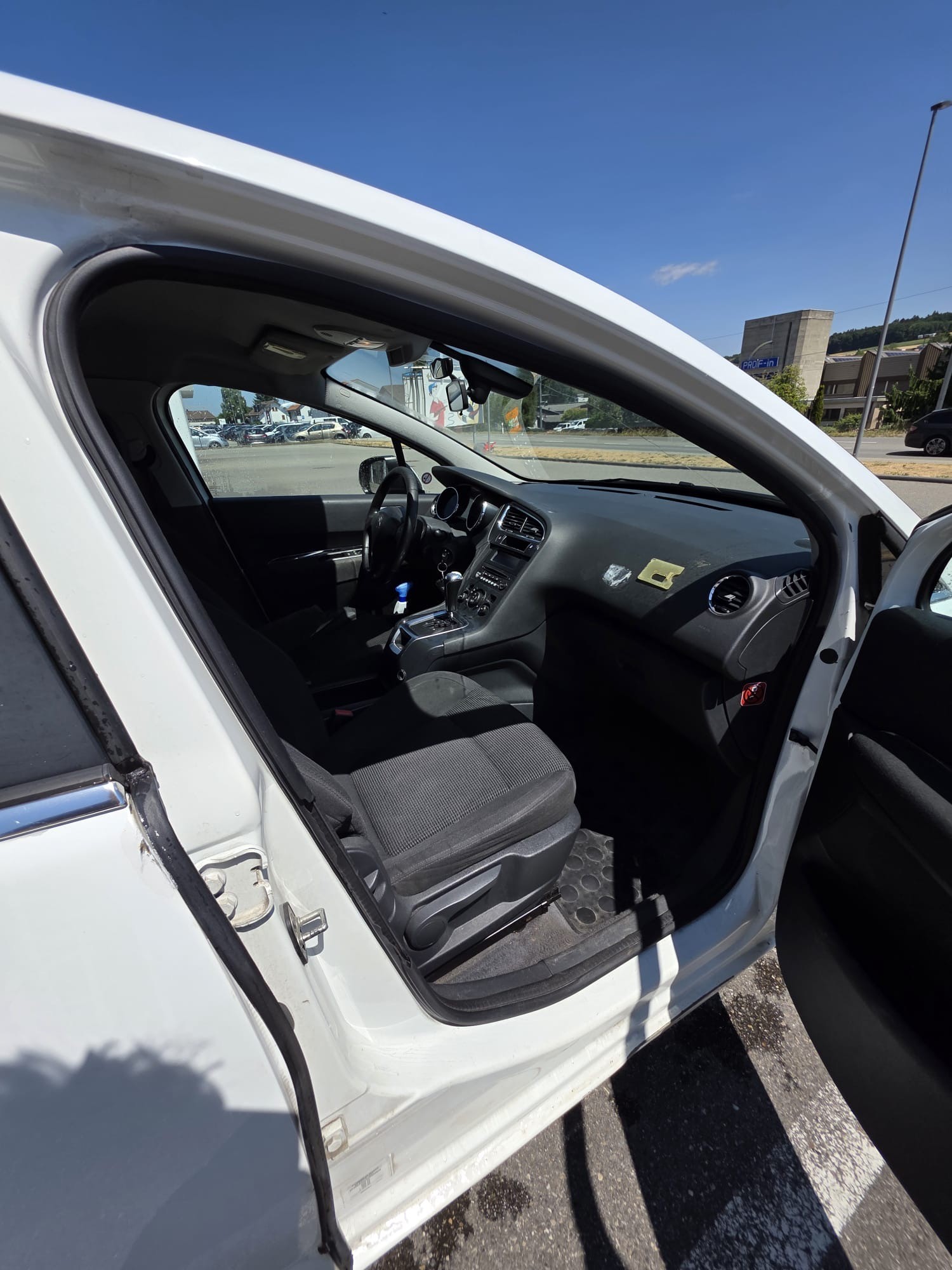 PEUGEOT 5008 2.0 HDI Allure Tiptronic-image-7
