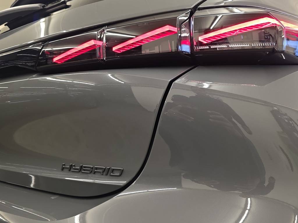 PEUGEOT 308 1.2 HEV 145 Allure-image-12