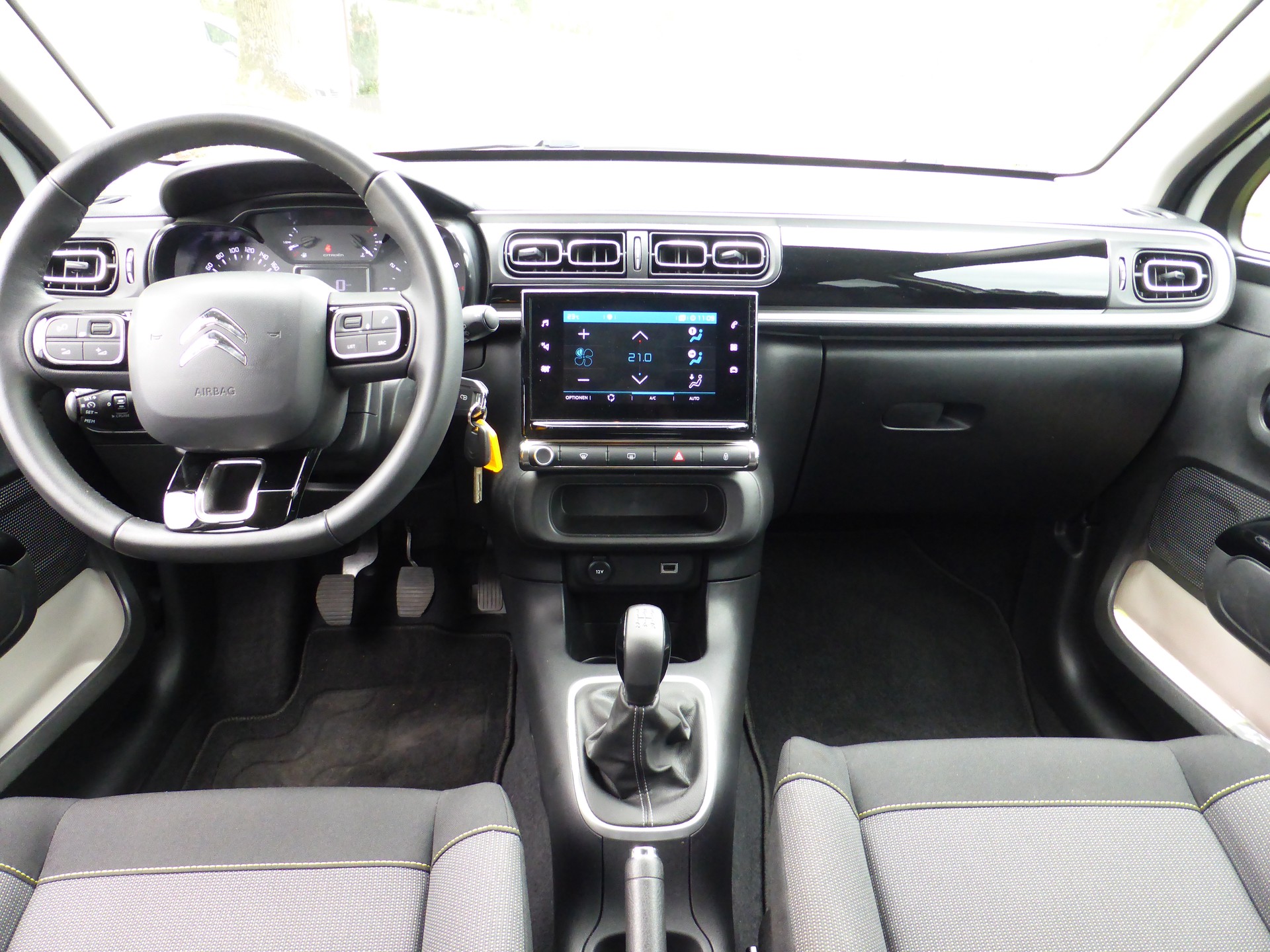 CITROEN C3 1.2i PureTech Shine-image-13