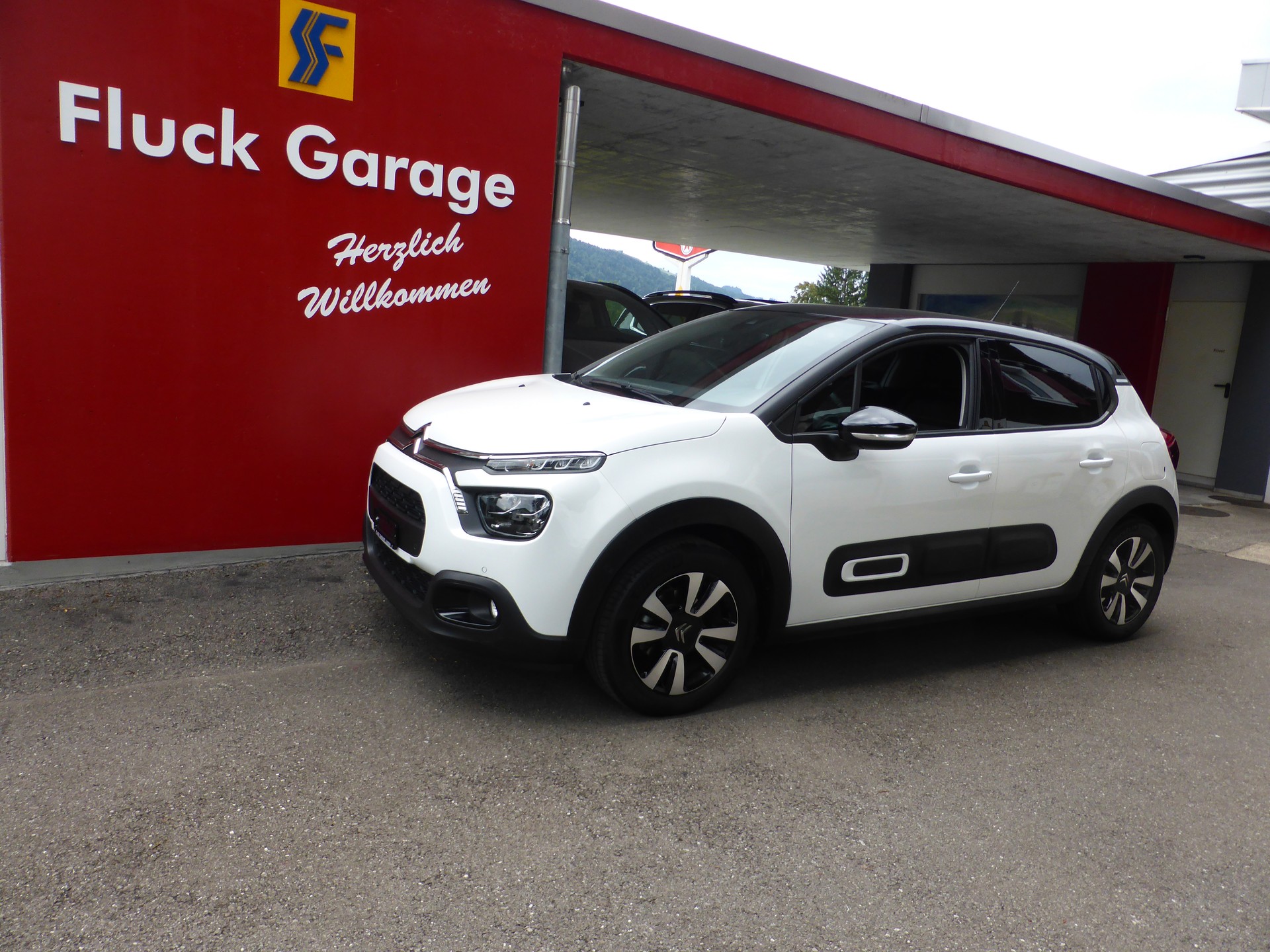 CITROEN C3 1.2i PureTech Shine-image-0