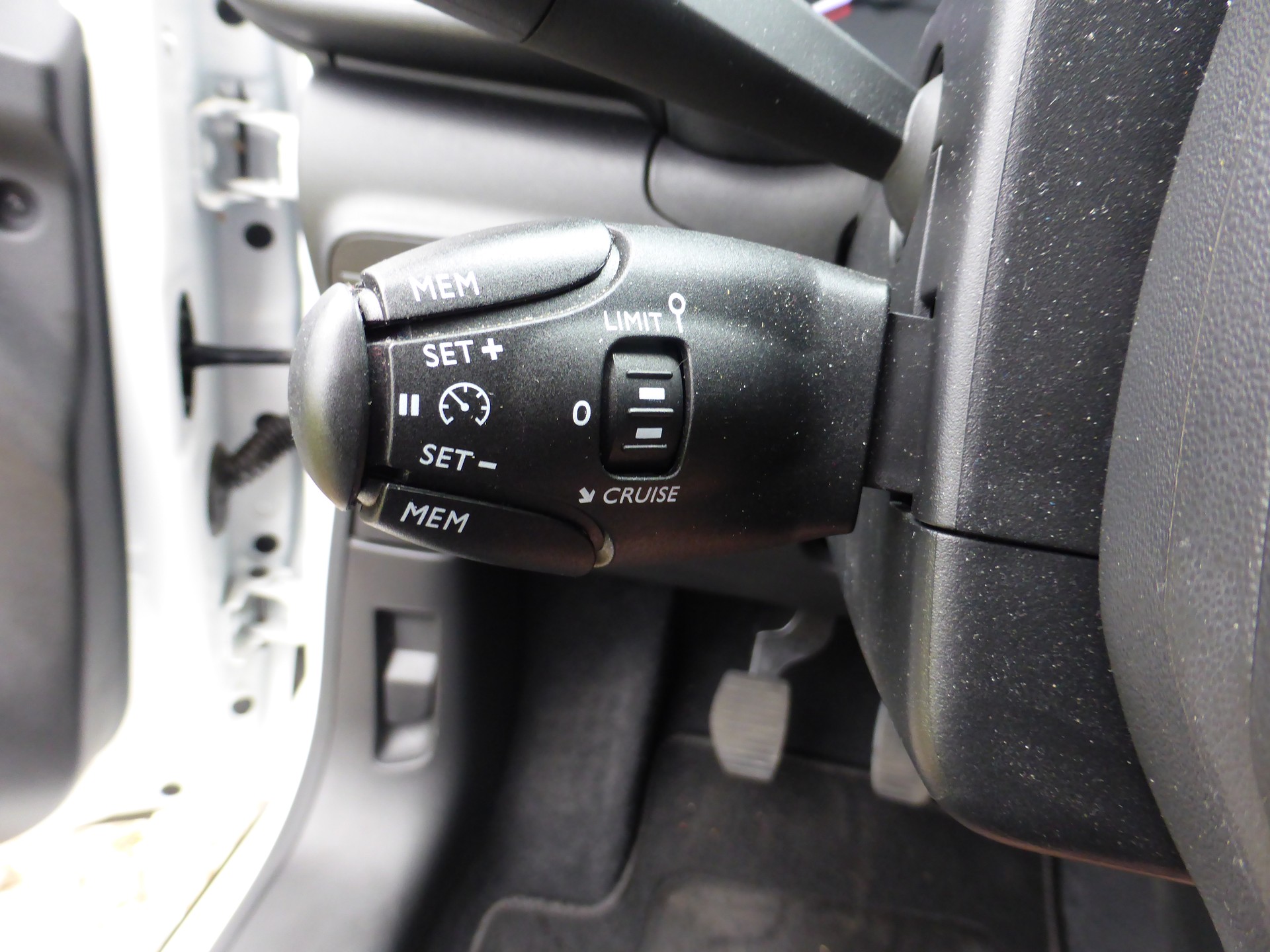 CITROEN C3 1.2i PureTech Shine-image-12