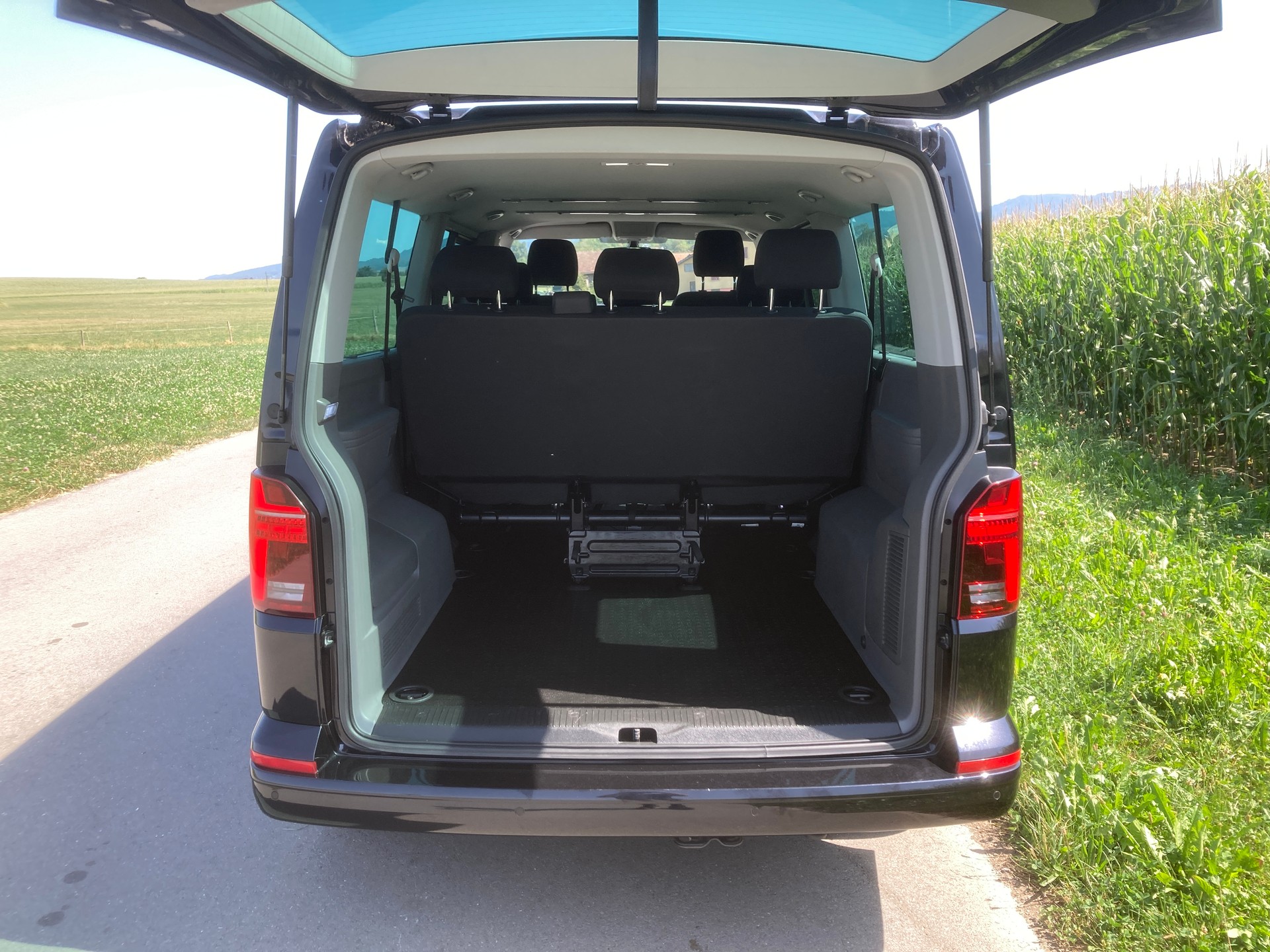 VW T6.1 2.0 TDI 4Motion DSG-image-5