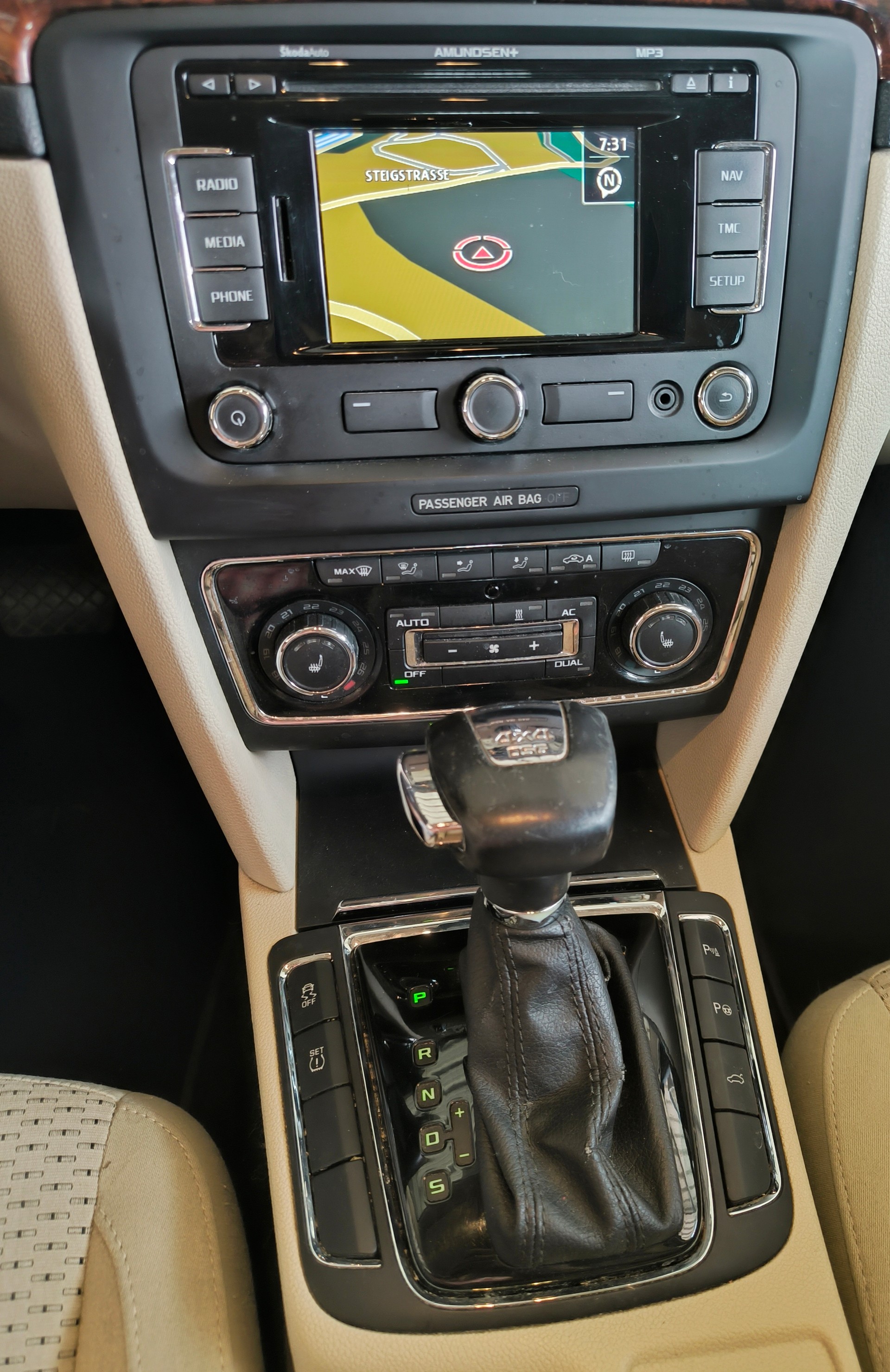 SKODA Superb Combi 3.6 FSI Elegance 4x4 DSG-image-9
