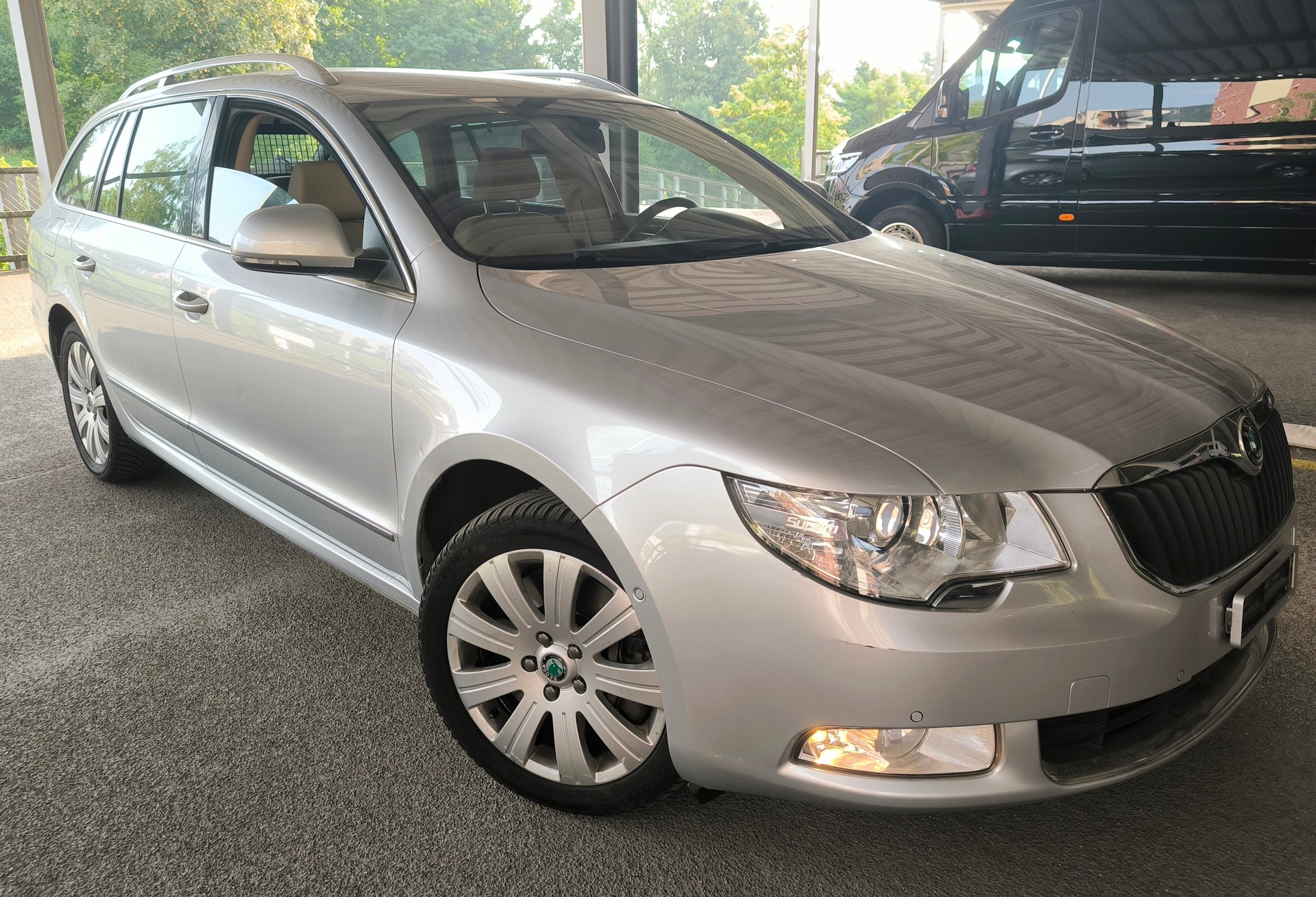 SKODA Superb Combi 3.6 FSI Elegance 4x4 DSG-image-1