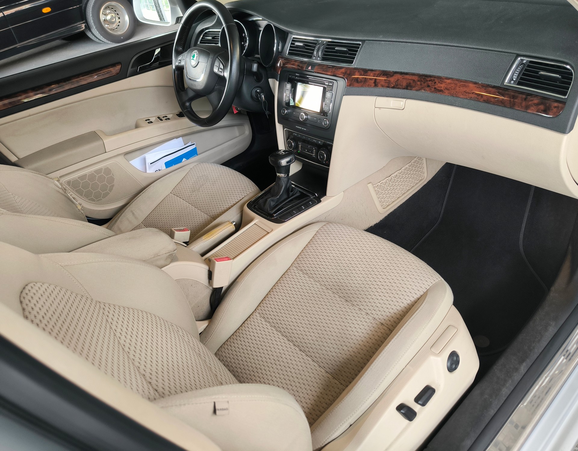 SKODA Superb Combi 3.6 FSI Elegance 4x4 DSG-image-7