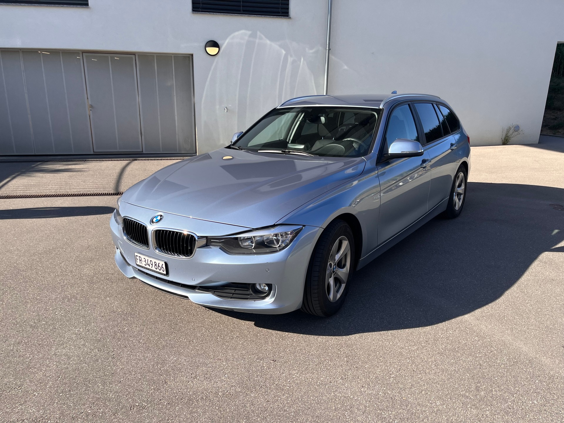 BMW 320d EfficD Edition-image-0