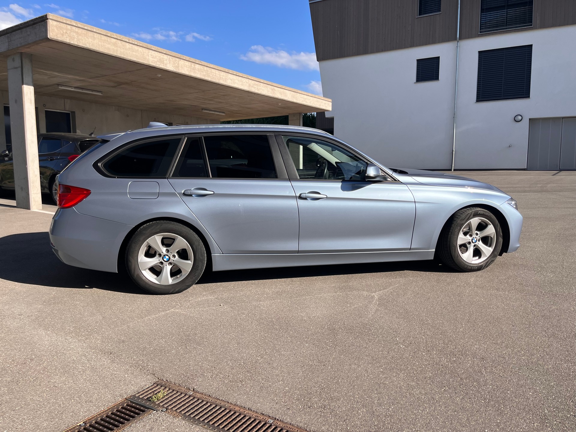 BMW 320d EfficD Edition-image-3