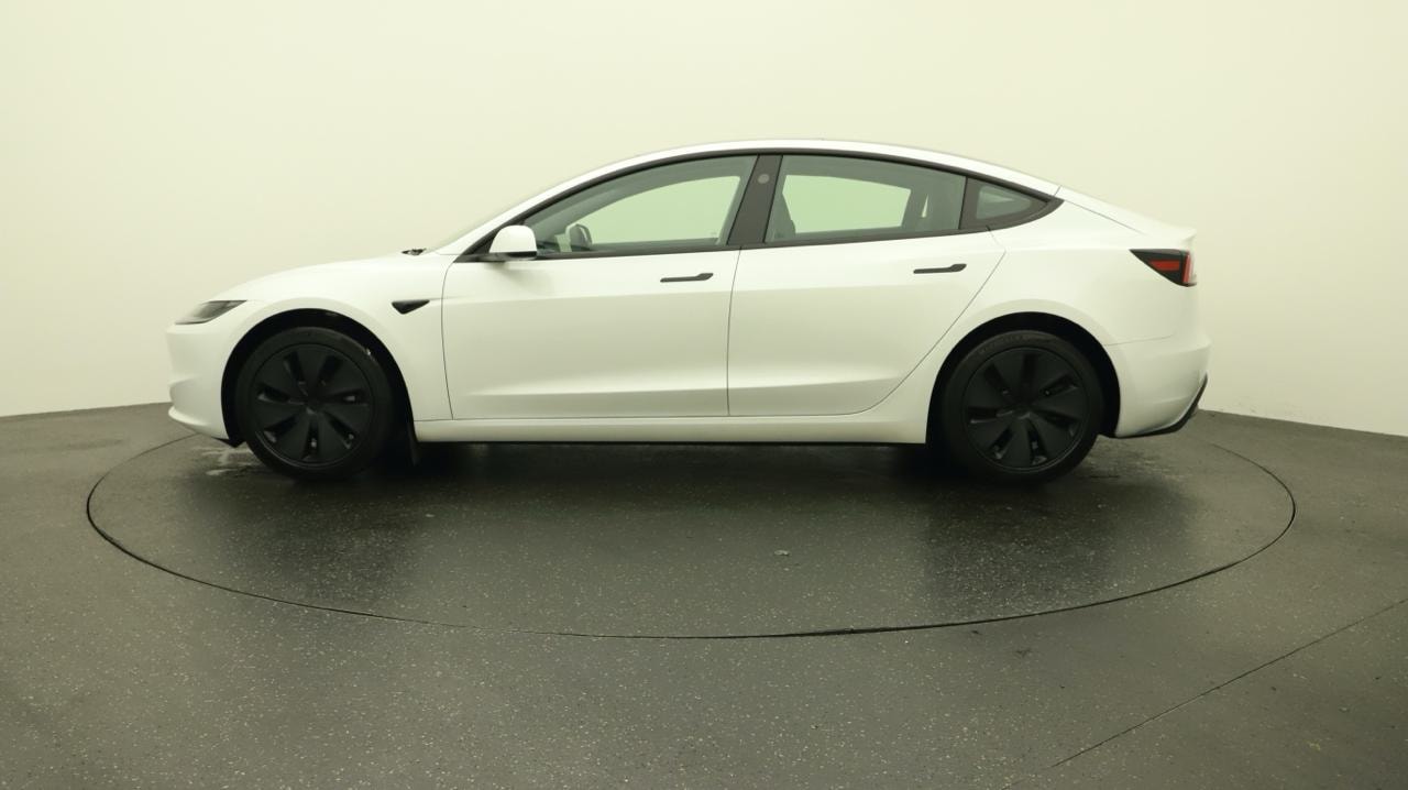 TESLA Model 3 Long Range Dual Motor AWD-showroom-element-1