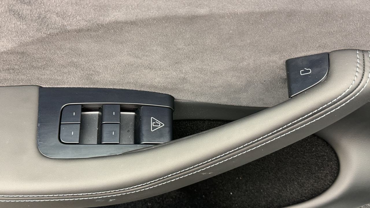 TESLA Model 3 Long Range Dual Motor AWD-image-8
