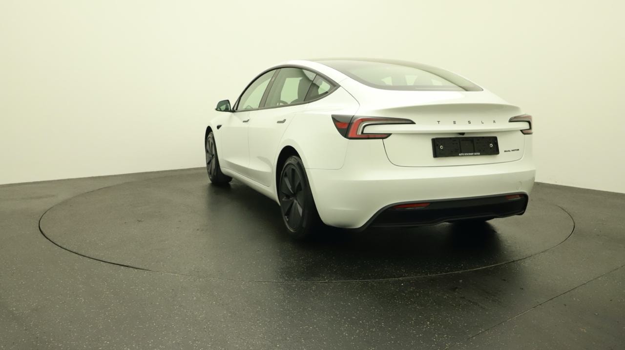 TESLA Model 3 Long Range Dual Motor AWD-showroom-element-3