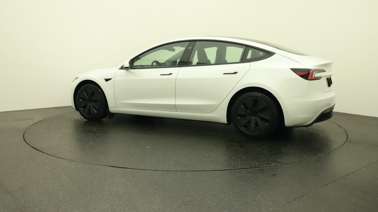 TESLA Model 3 Long Range Dual Motor AWD-showroom-element-2