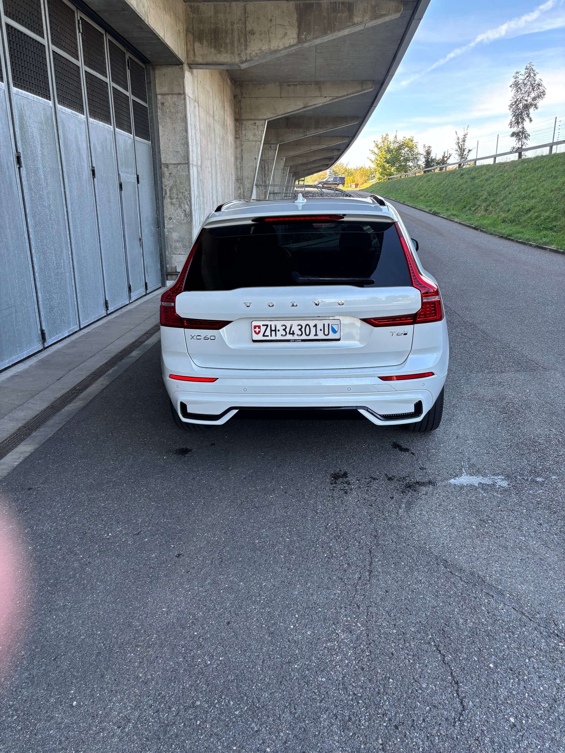 VOLVO XC60 T6 eAWD PluginHybrid Plus Dark Geartronic-image-1