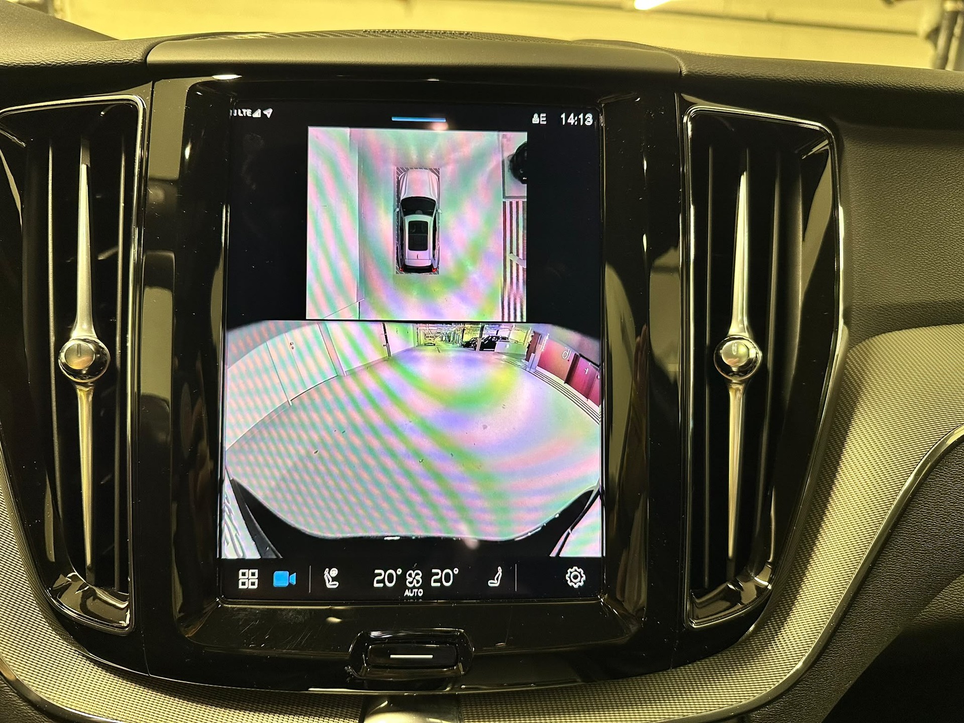 VOLVO XC60 T6 eAWD PluginHybrid Plus Dark Geartronic-image-9